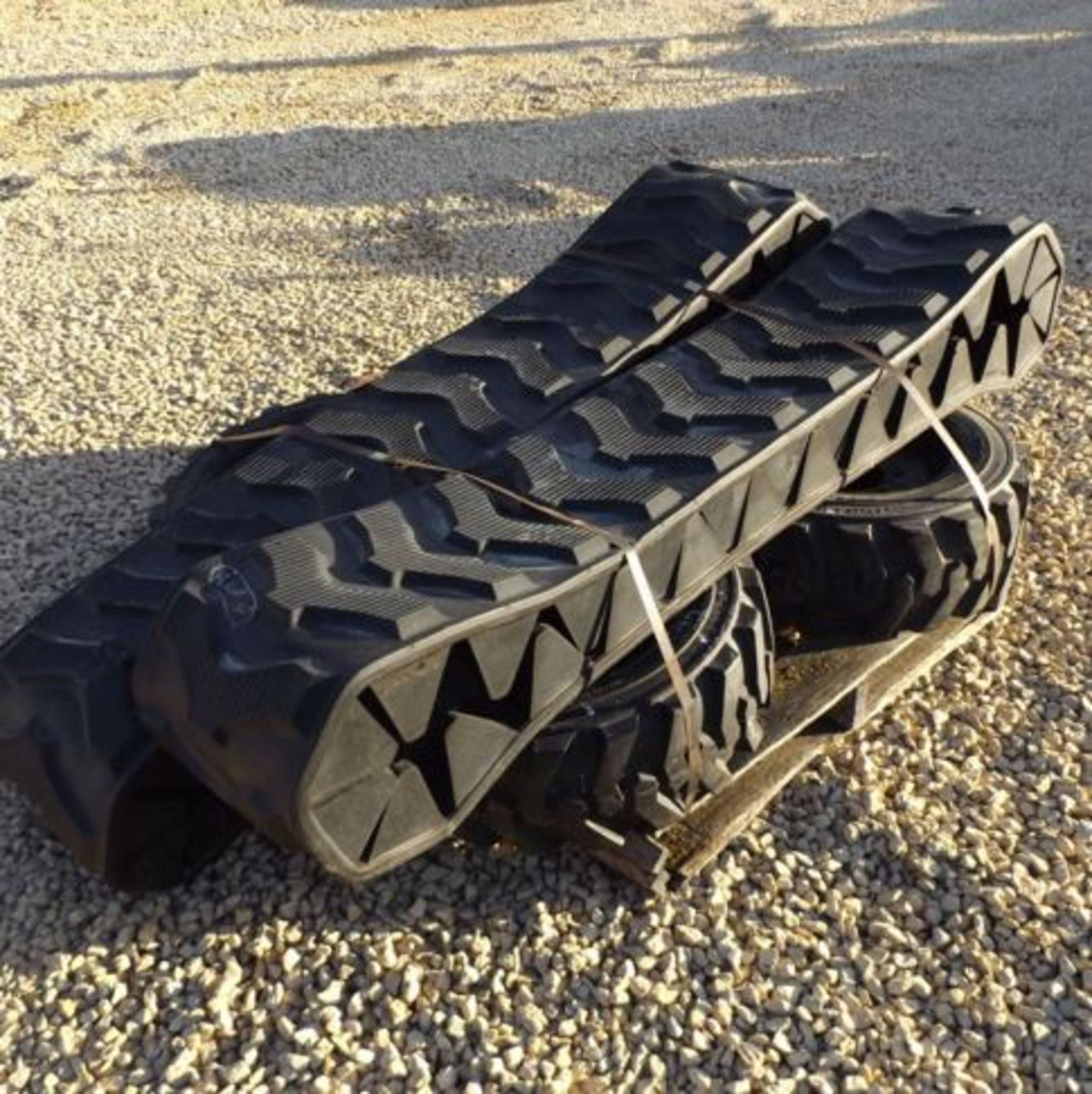 (Lot 624)  (NEW  RUBBER TRACK SYSTEM WITH TIRES & RIMS, FITS BOBCAT 763 SKID LOADER - Image 2 of 2