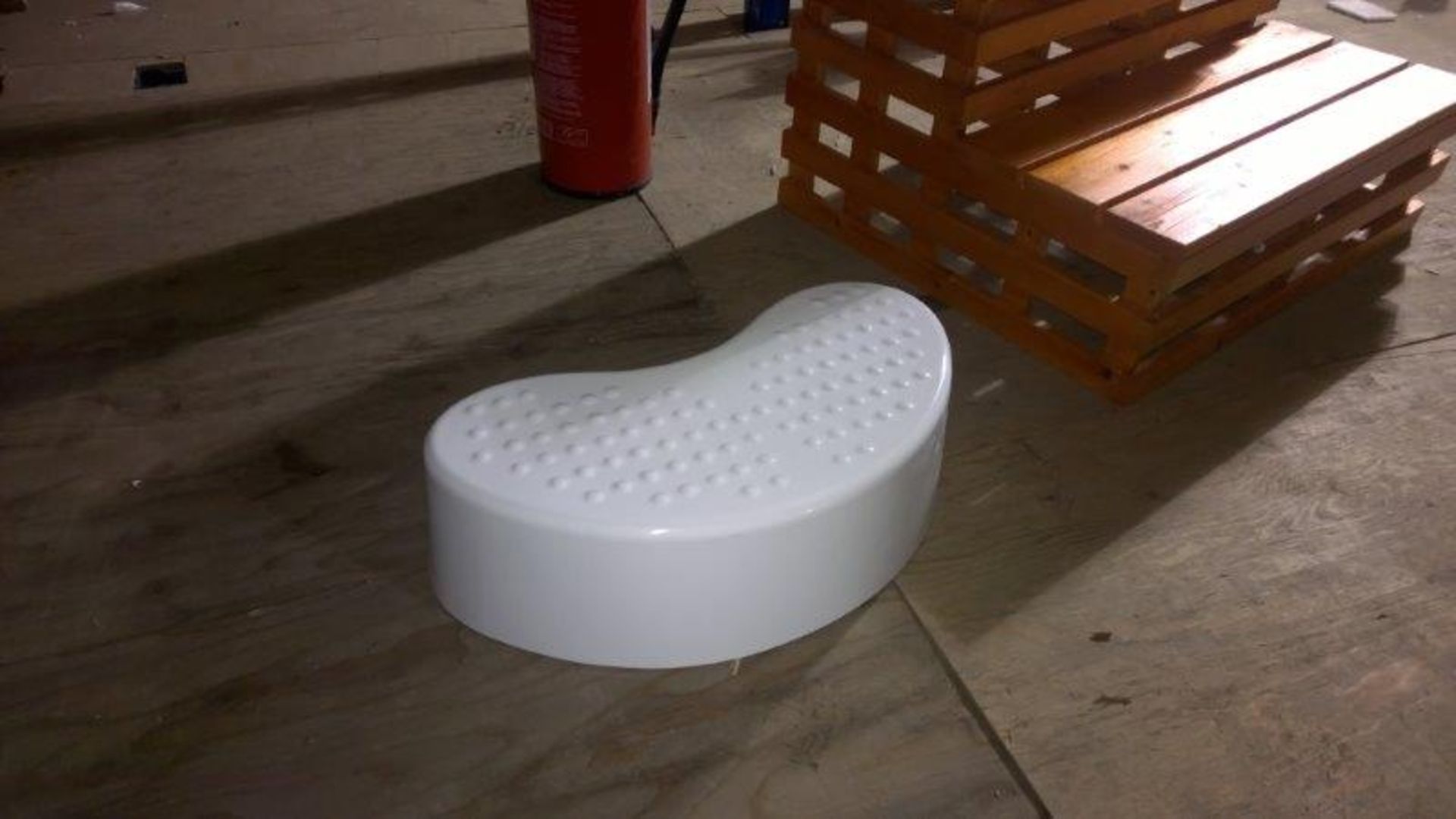 Solid fibreglass bath steps  new and boxed  delivery possible on this item, to anywhere, price extra