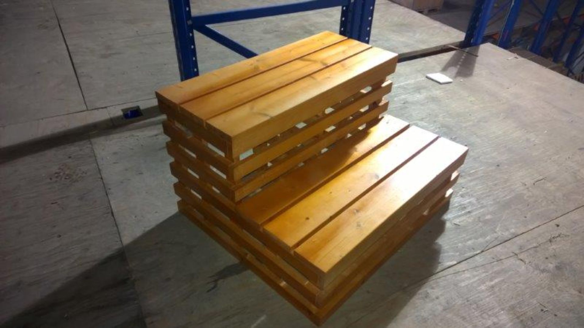 Bath/hot tub steps, solid wood, well made - new and boxed  delivery possible on this item, to