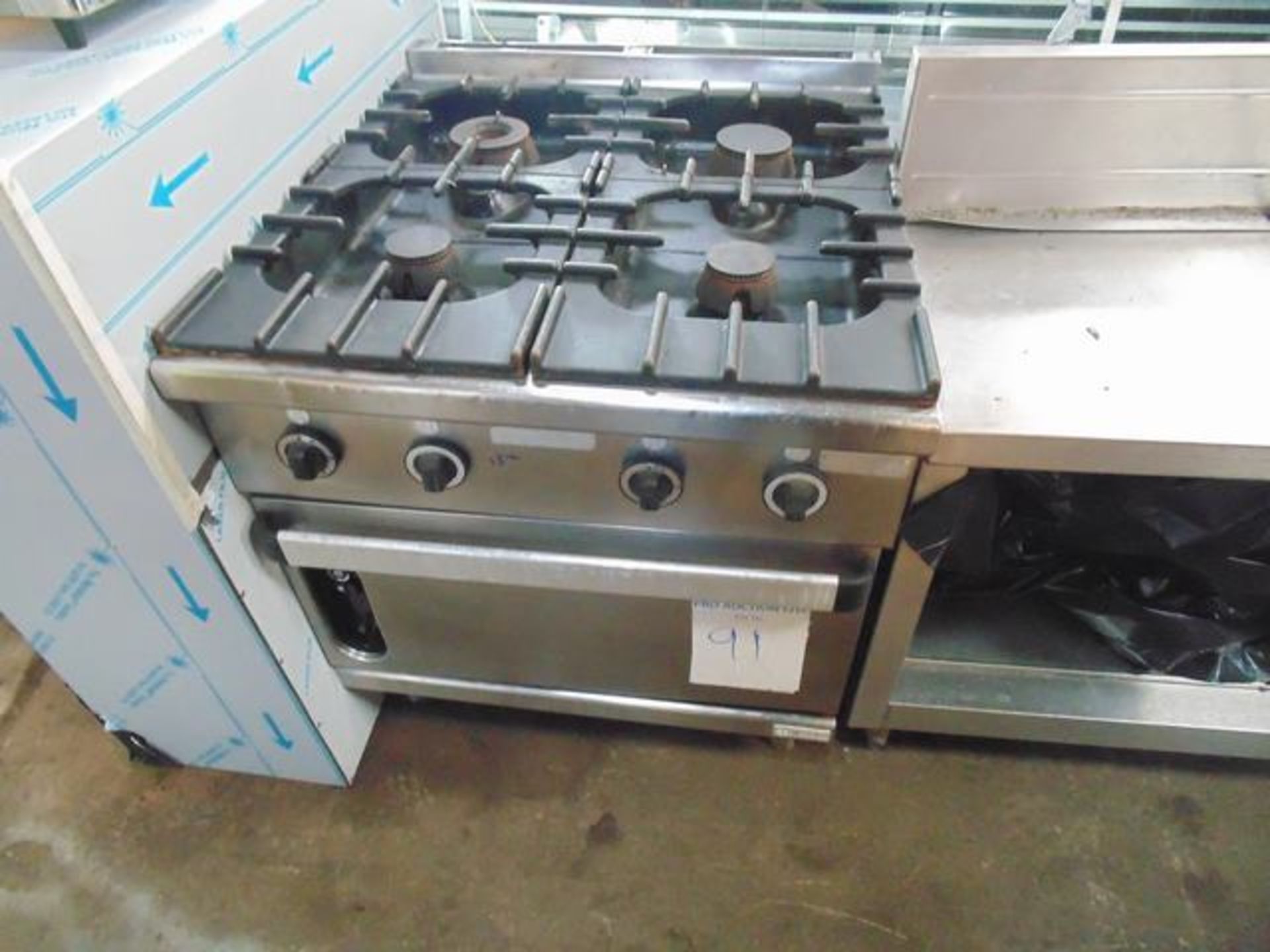 Commercial heavy duty four burner gas range Dimensions: W600 x D600 x H935mm Int Dimensions: W480