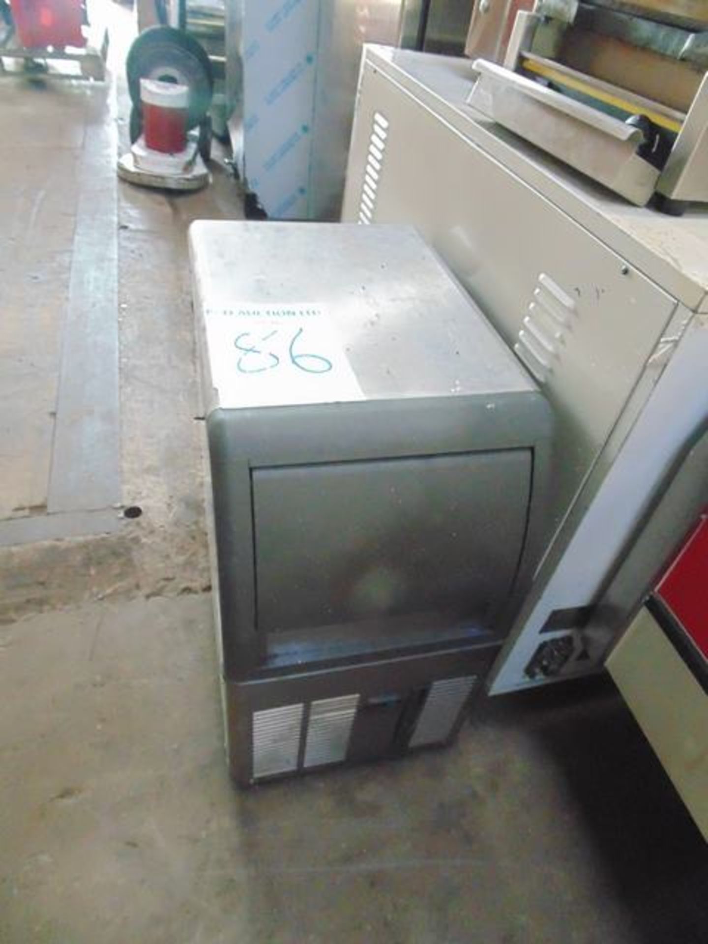 Scotsman EC 46 ice machine capacity 24kg = 1200 cubes built in waste water pump to enable the