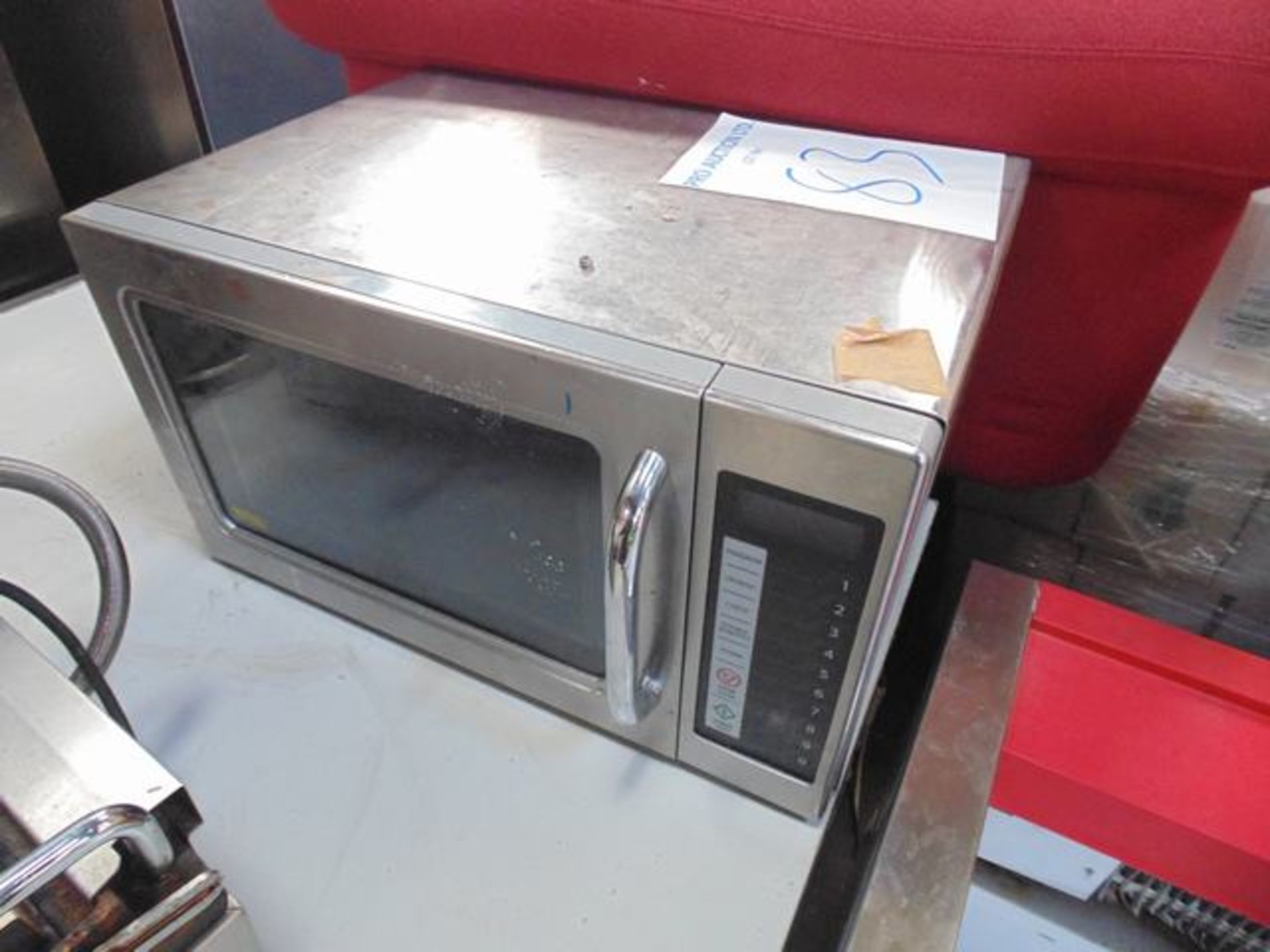 Buffalo CF359 1000w commercial microwave oven 20 programmes 3 stage cooking double quantity pad