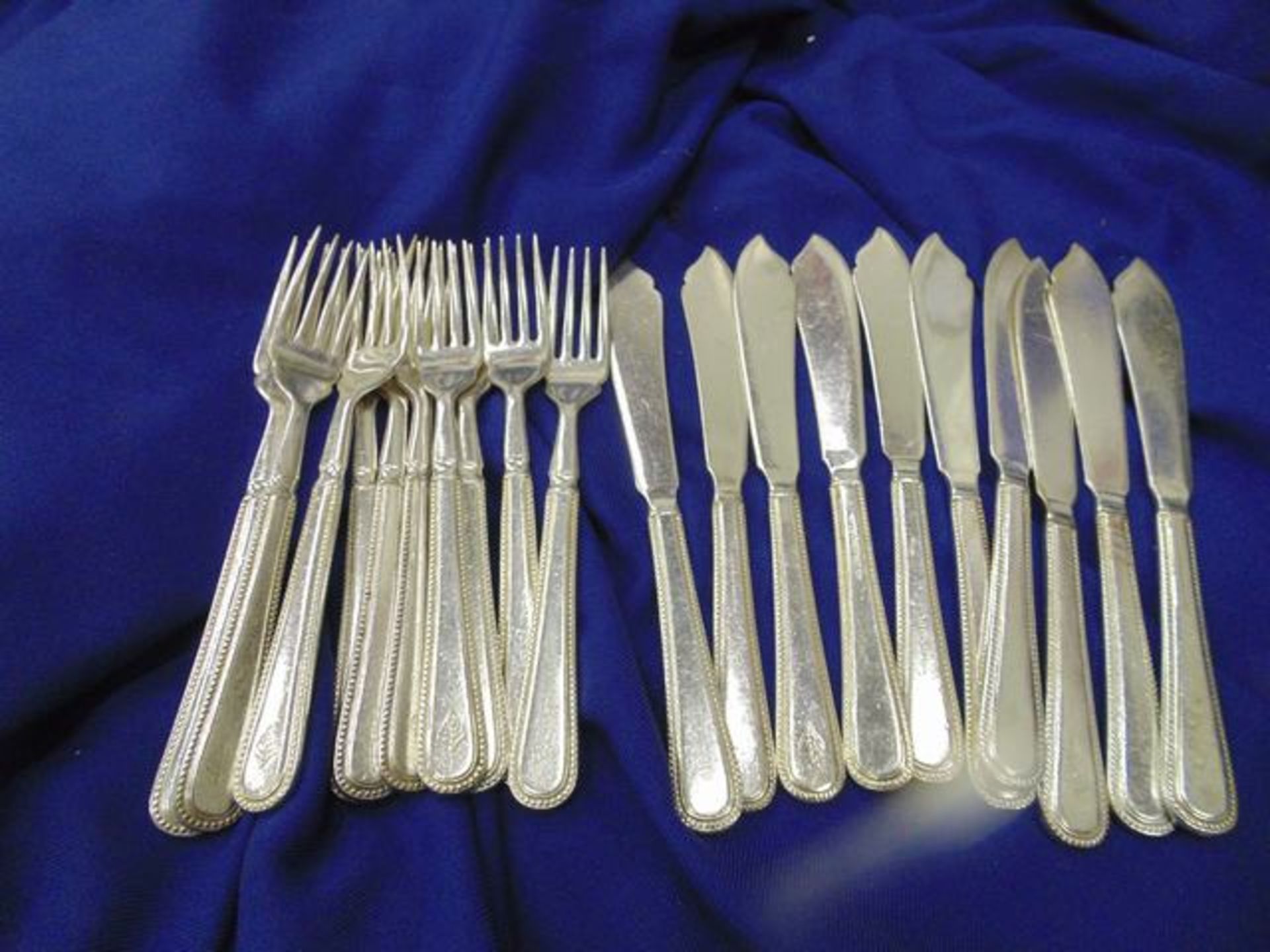 20 x 10 forks/10 fish knifes