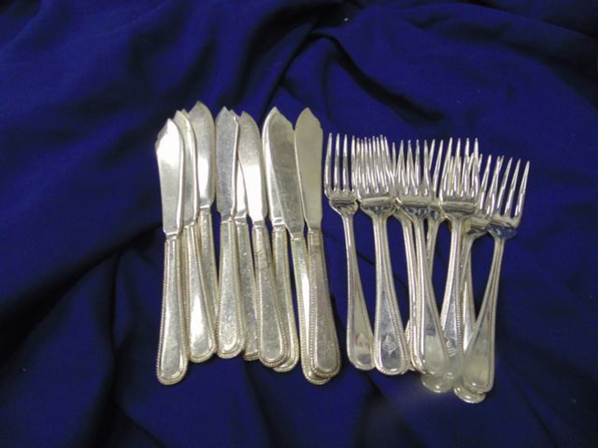 20 x 10 dessert fork/10 fish knifes