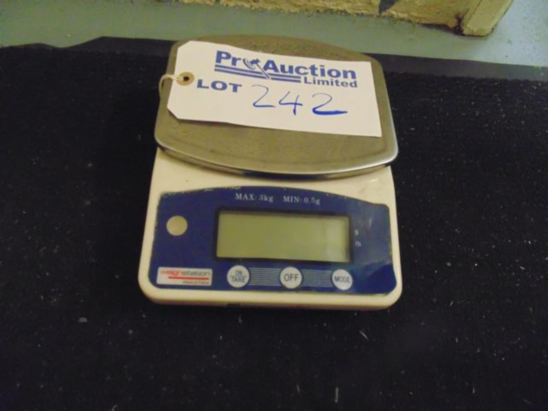 Weighstation electronic scales MODEL F201  SERIAL 20121218114