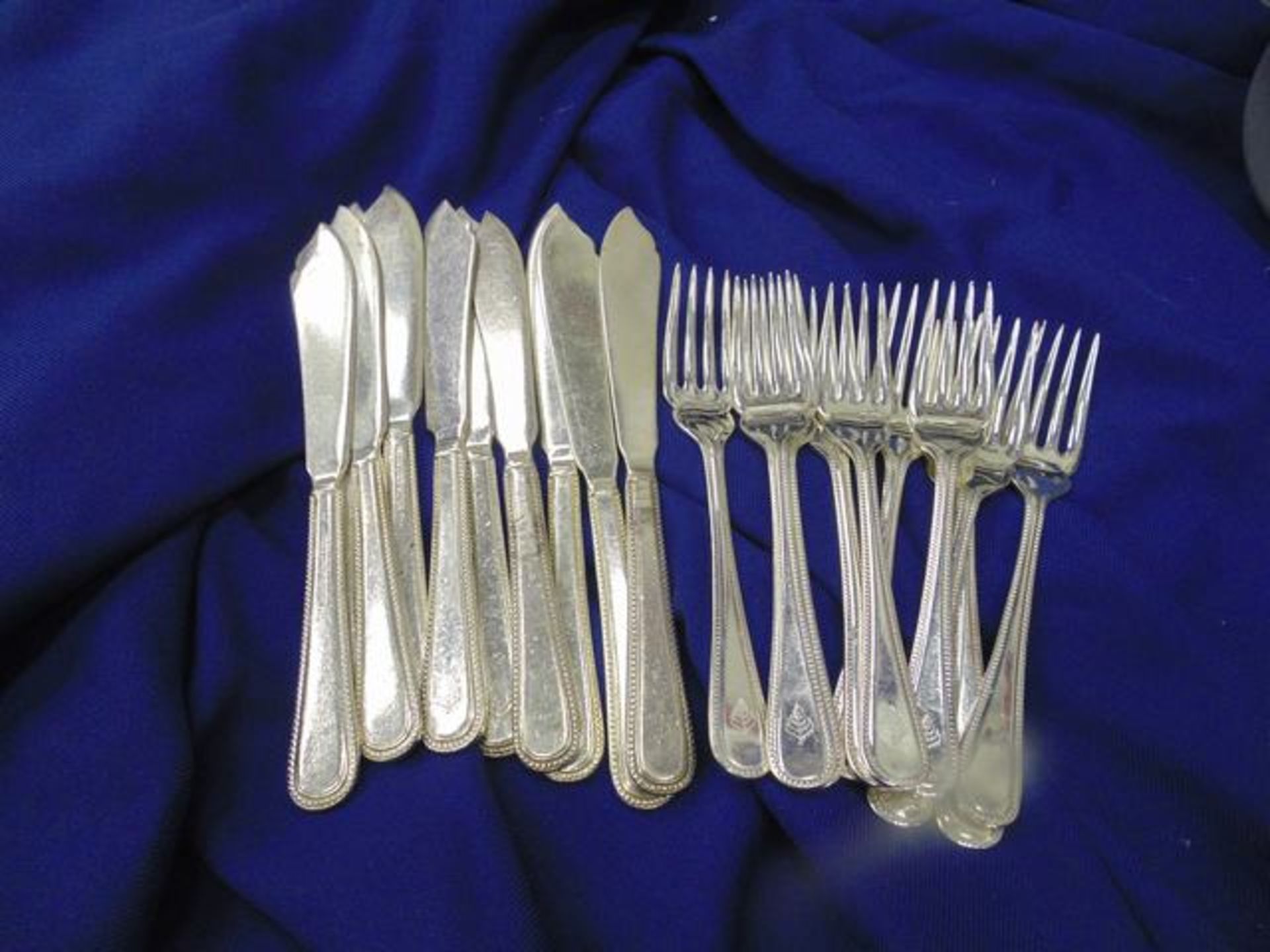 20 x 10 dessert fork/10 fish knifes