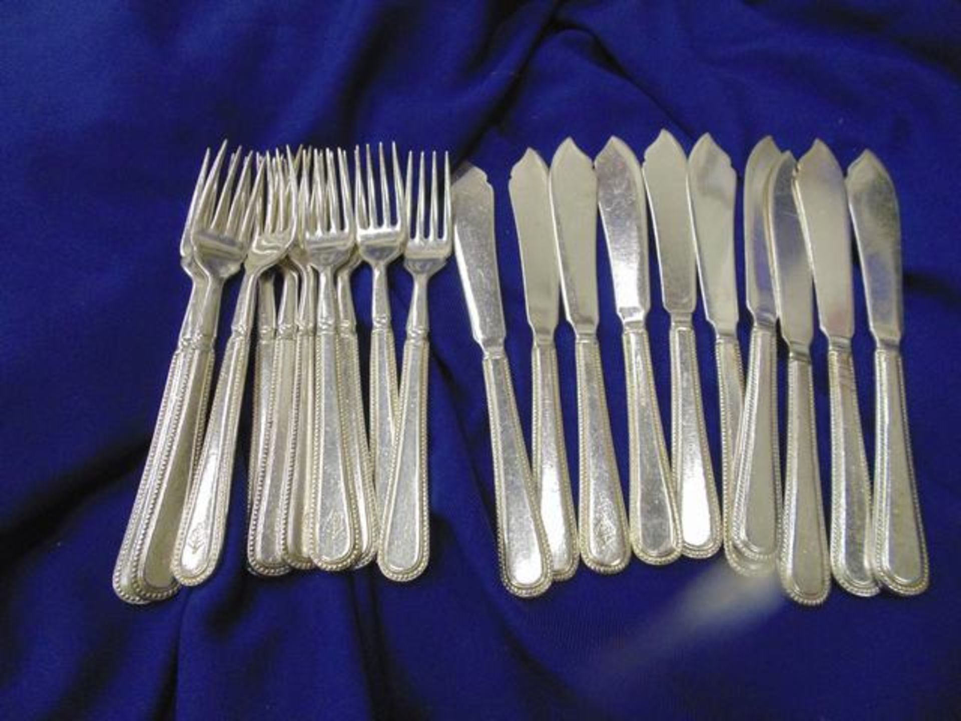 20 x 10 forks/10 fish knifes