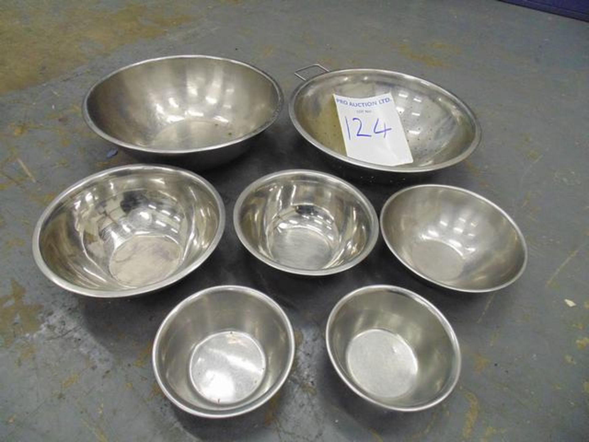 Various size stainless steel bowls/colander