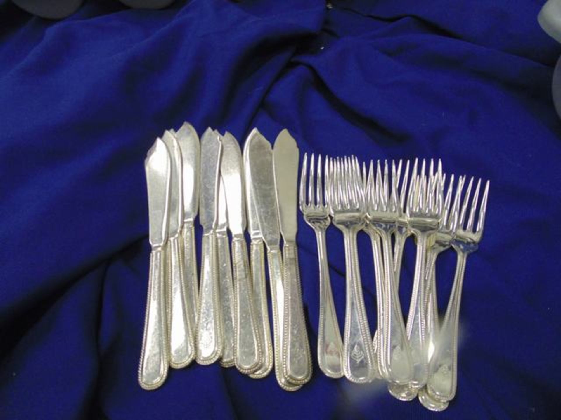 20 x 10 dessert fork/10 fish knifes