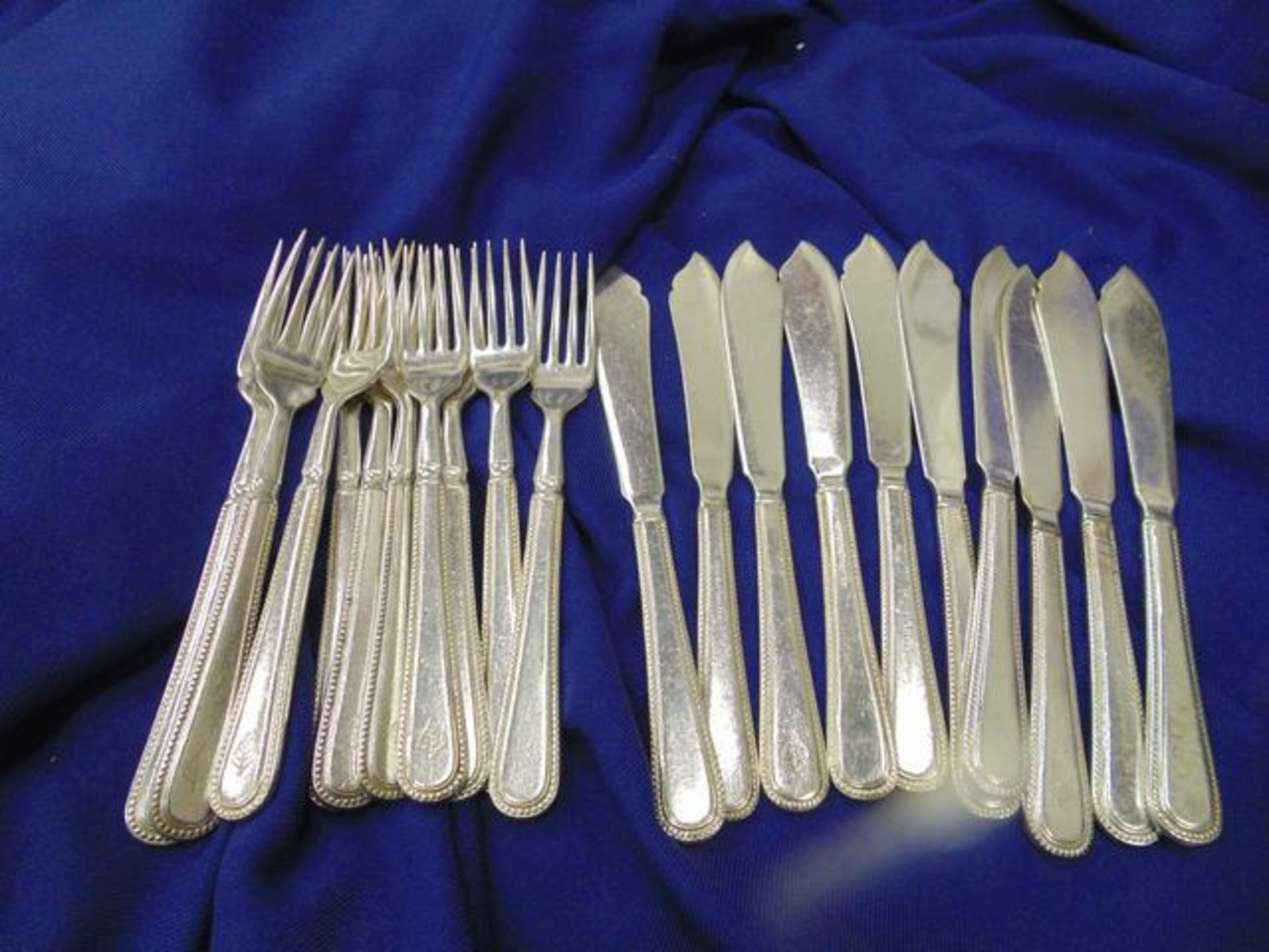 20 x 10 forks/10 fish knifes