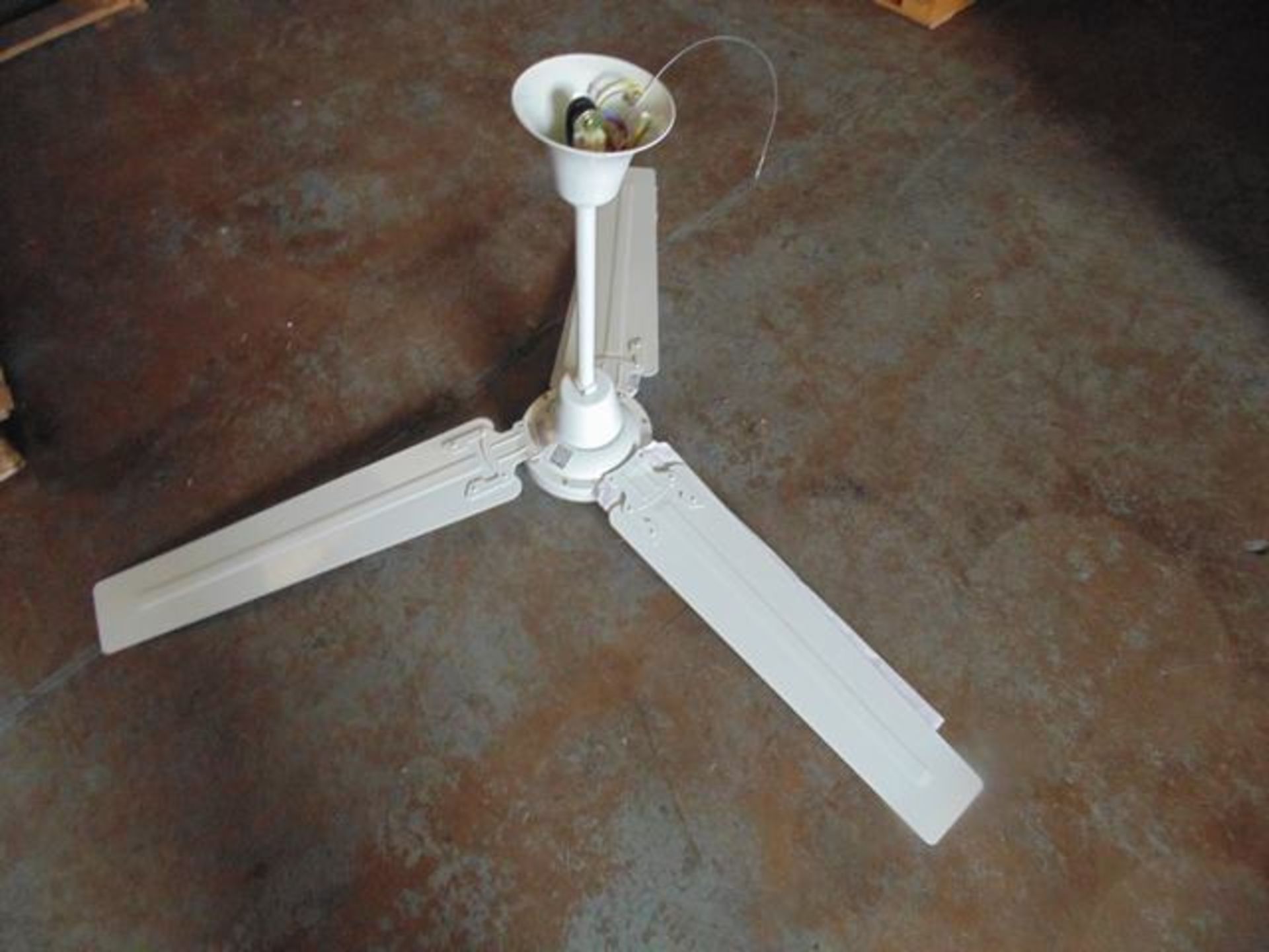 White Ceiling Fan  MODEL HCF1400