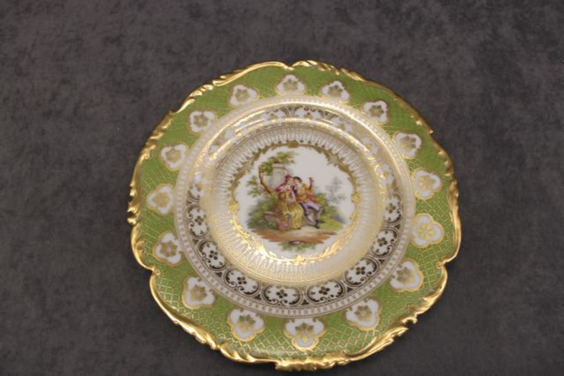 Karl Richard Klemm hand painted porcelain plate, hand painted with gilding decorations depicting a
