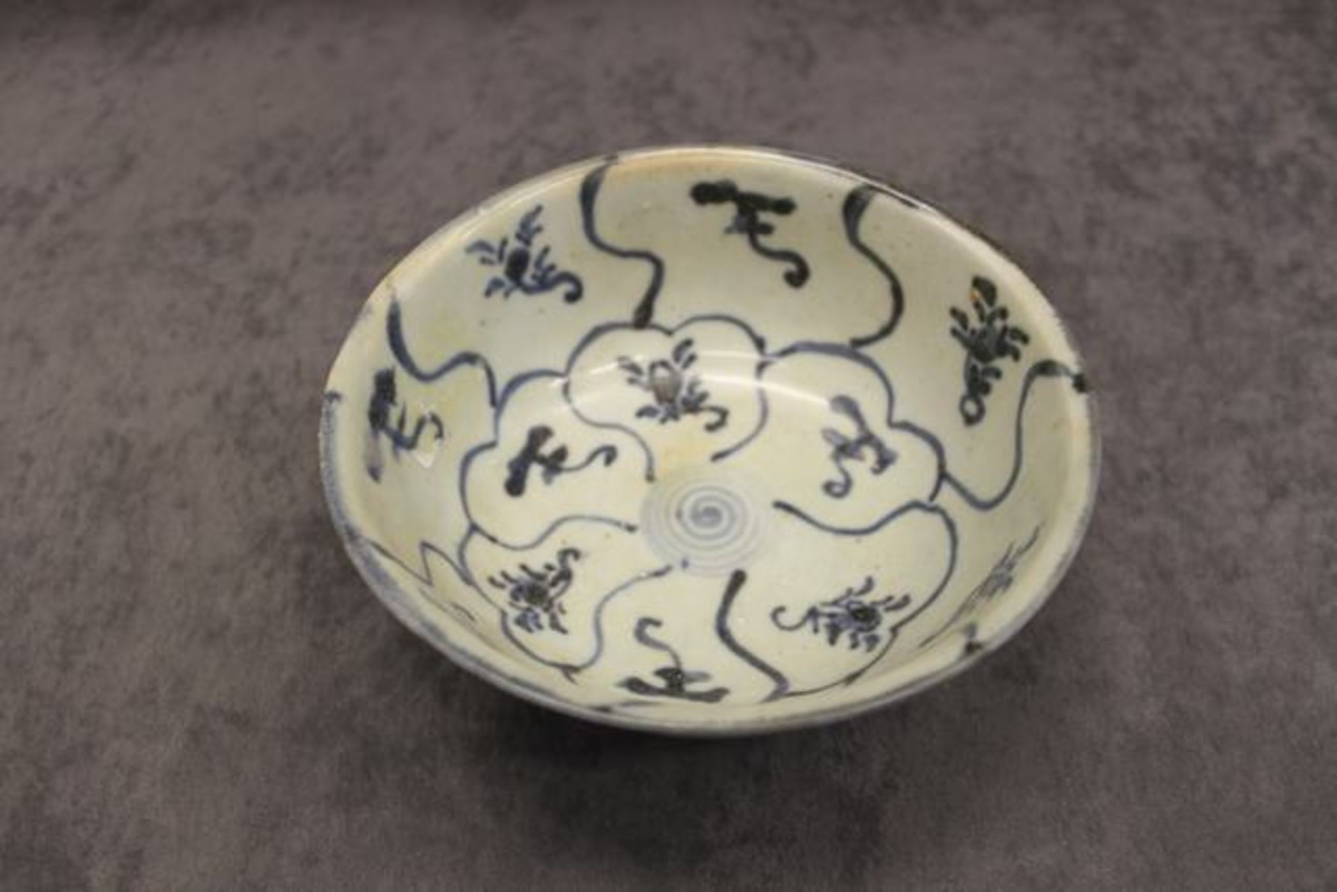 Antique Chinese Blue White Tek Sing Treasure Cargo 160mm bowl dated pre 1822, recovered from the Tek