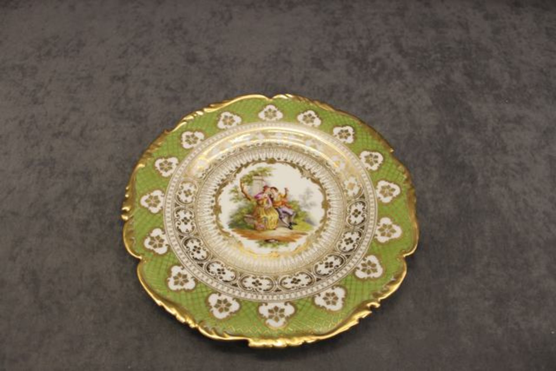 Karl Richard Klemm hand painted porcelain plate, hand painted with gilding decorations depicting a - Image 4 of 4