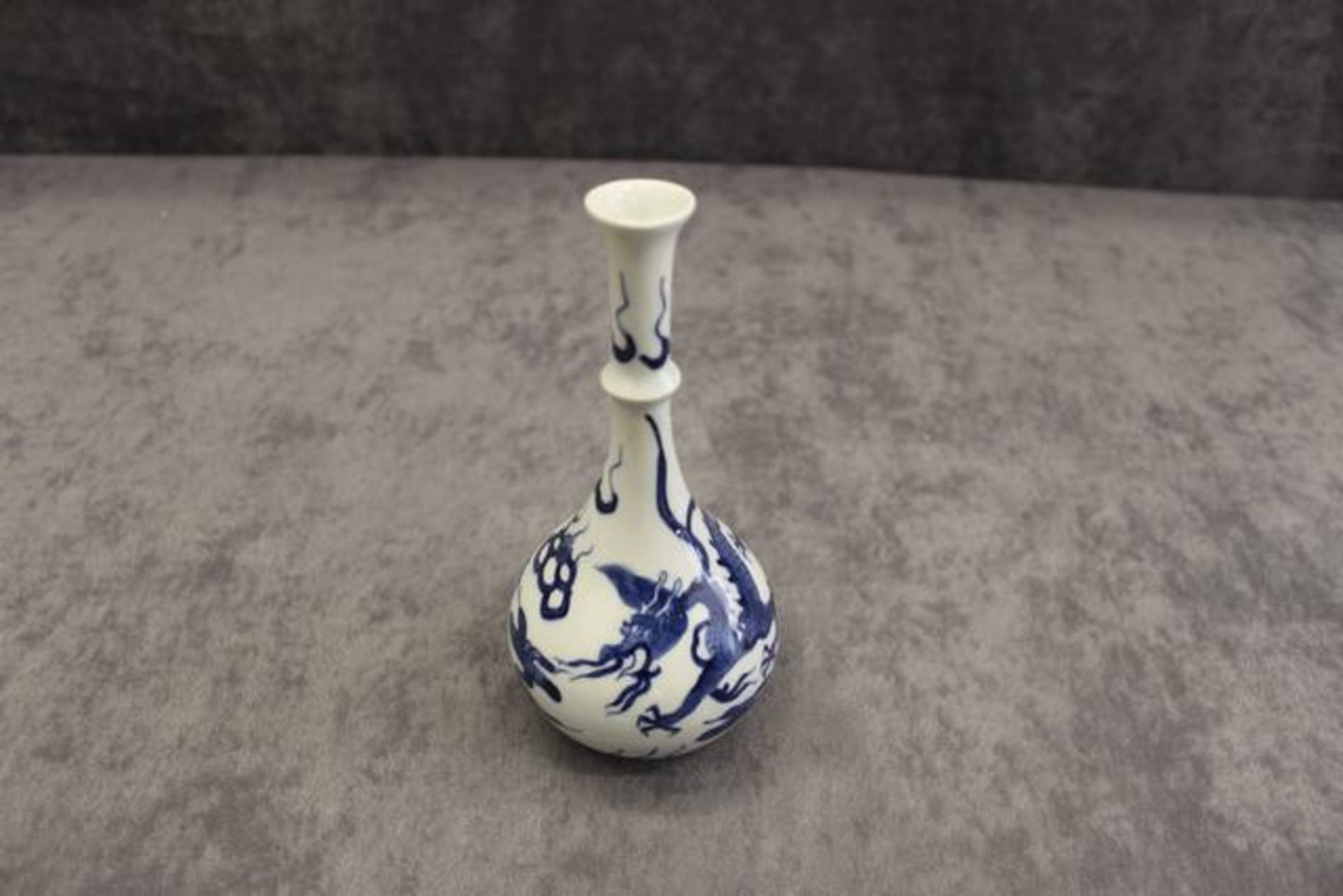 Chinese bud vase featuring dragons, floral scrolls and lingzhi palmettes 170mm, mark to base