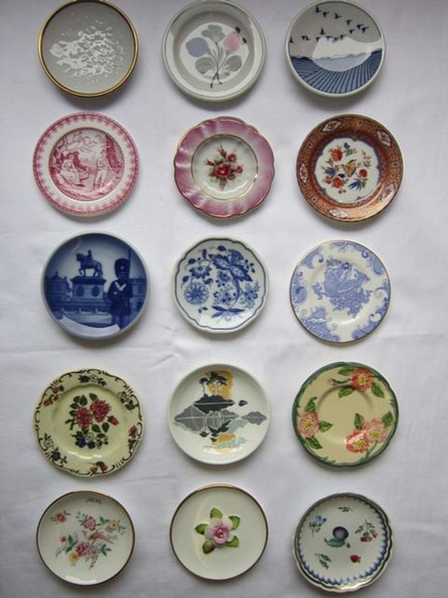 An interesting collectors set of 25 miniature plates, one from each of the leading porcelain