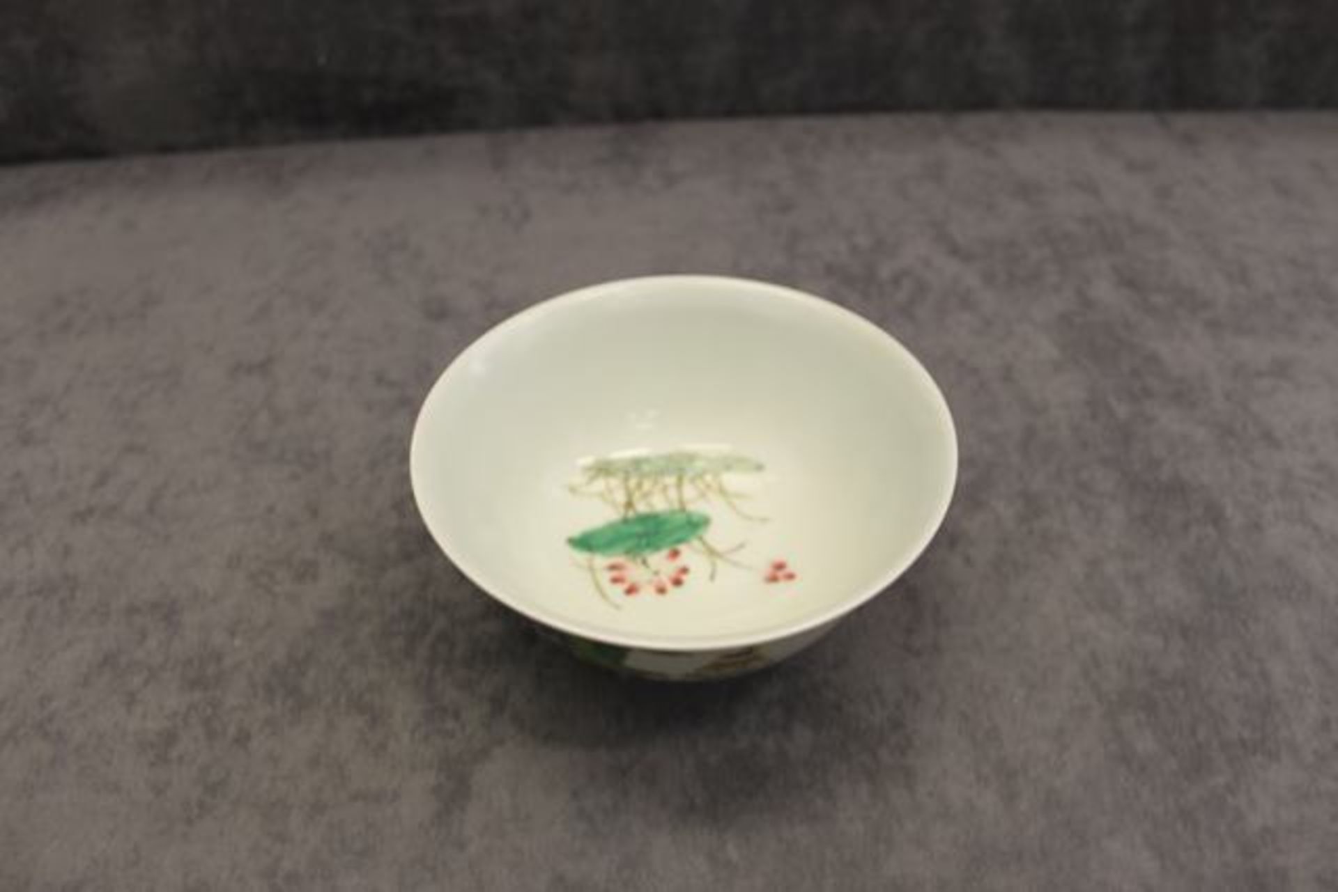 Chinese porcelain bowl,  bear Guangxu reign mark (1875 – 1908) of typical form with incurving - Image 3 of 4