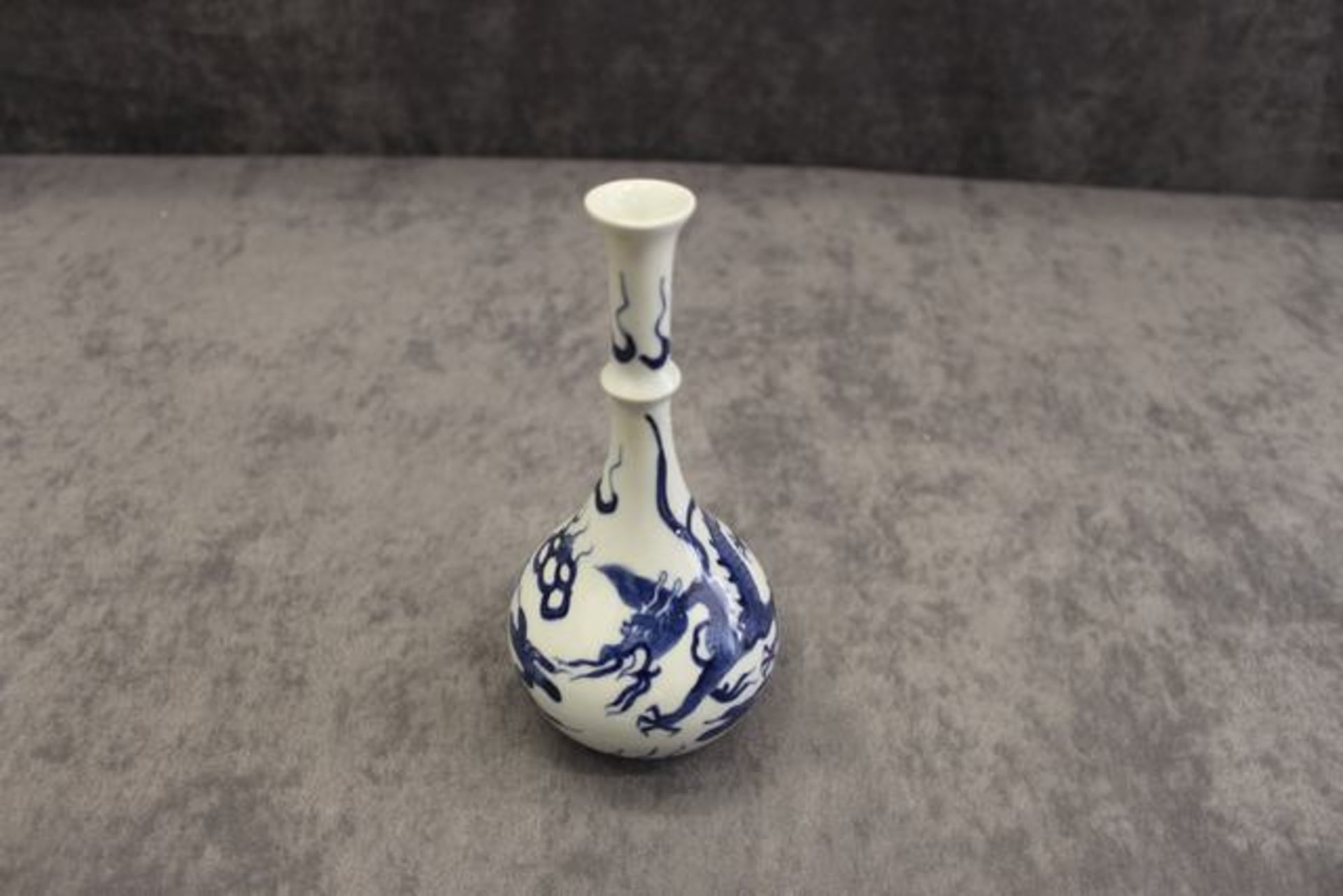 Chinese bud vase featuring dragons, floral scrolls and lingzhi palmettes 170mm, mark to base - Image 2 of 3