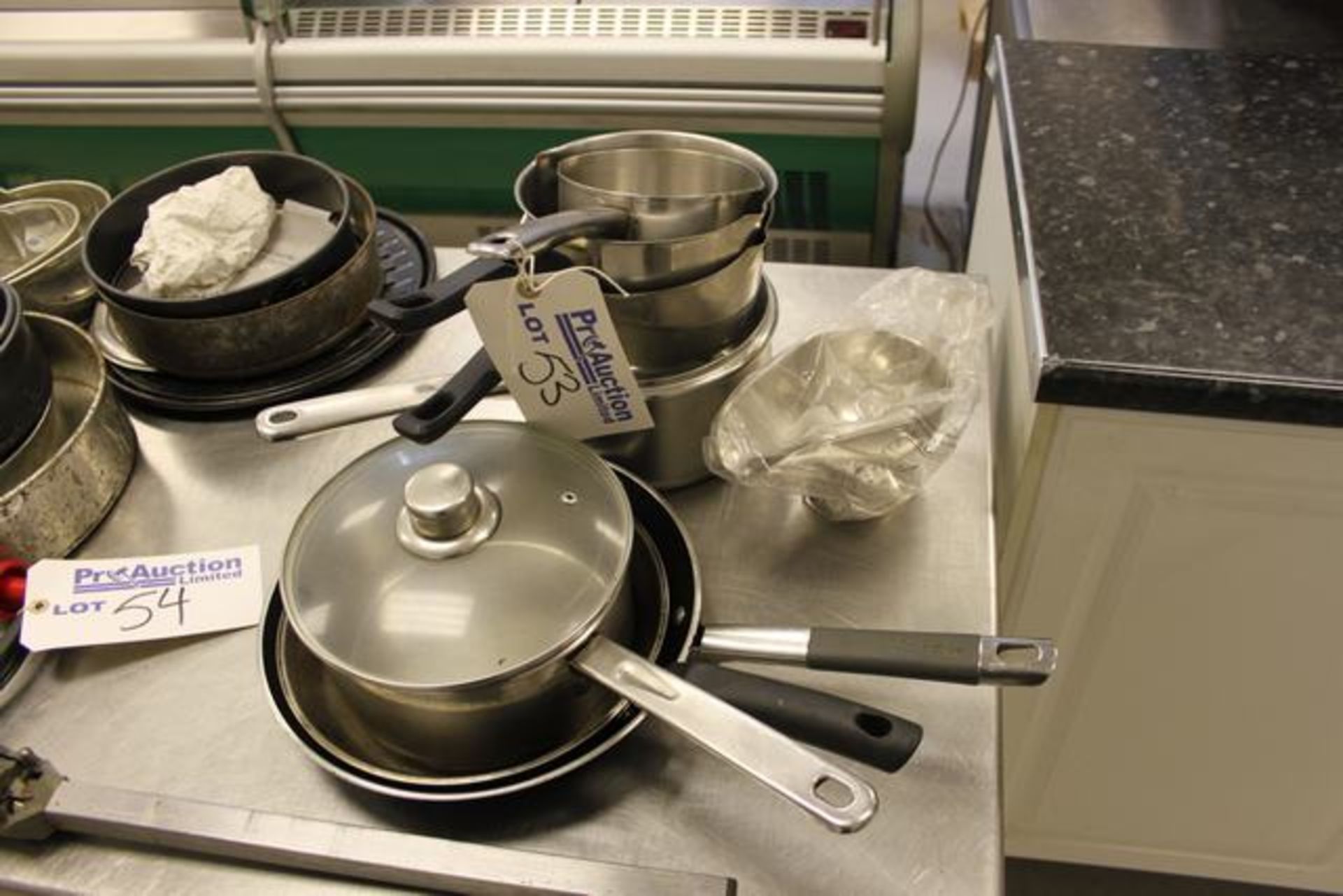 2 x frying pans 5 x stainless steel sauce pans 1 x serving boat