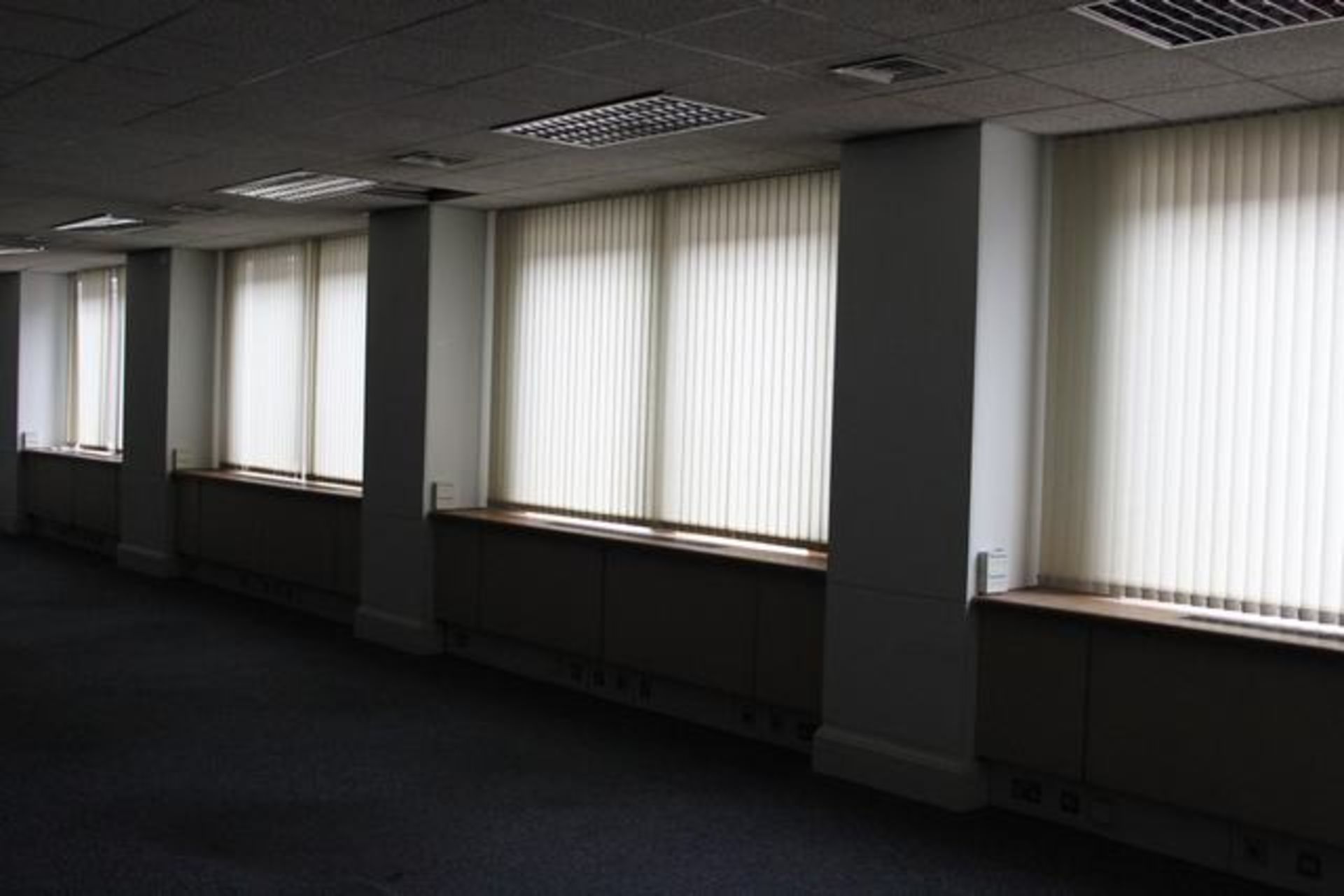 2 x sets vertical blind cream 3000mm x 2000mm complete with robust aluminium head rail with beaded