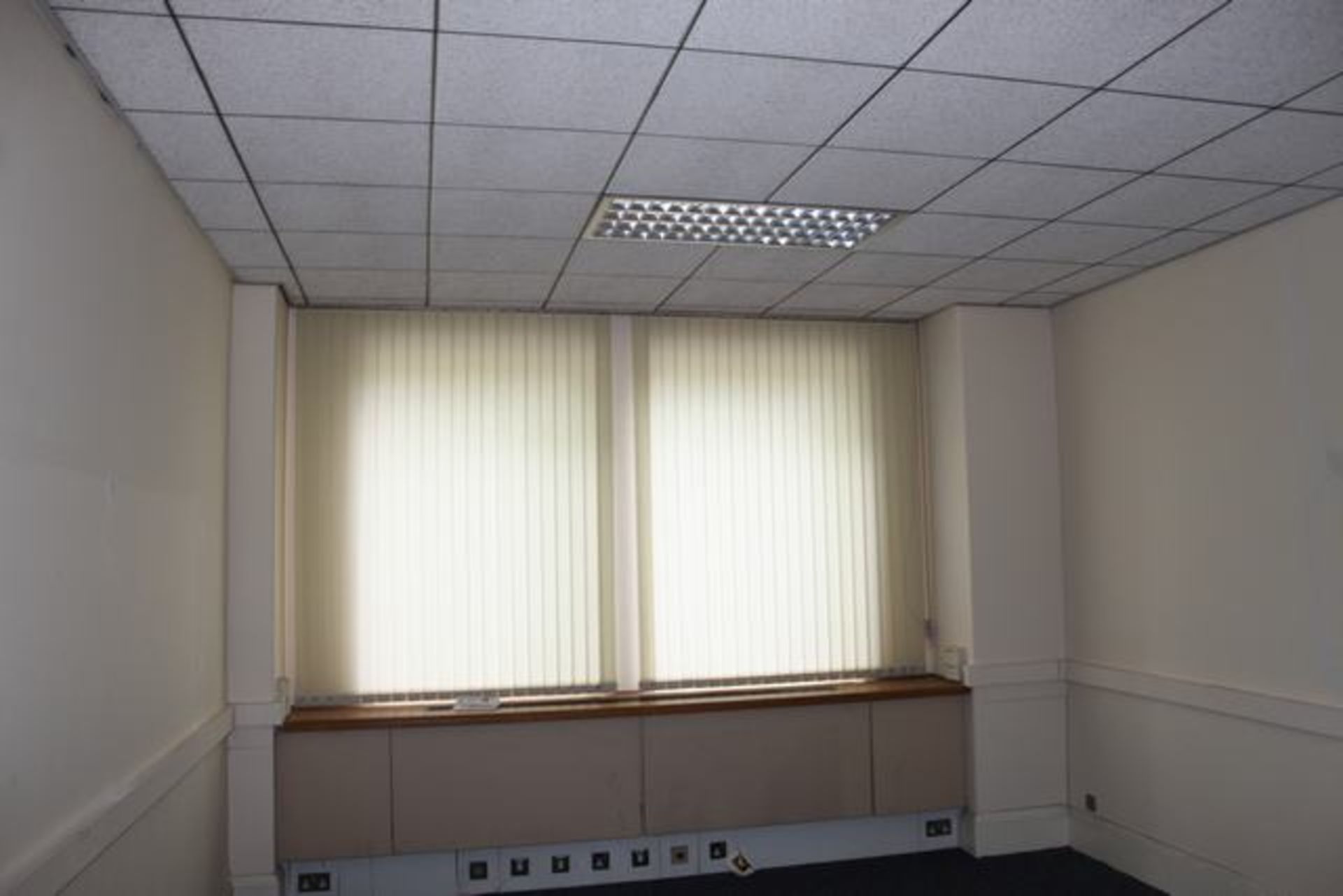 Vertical blind cream 3400mm x 2000mm complete with robust aluminium head rail with beaded tilt chain