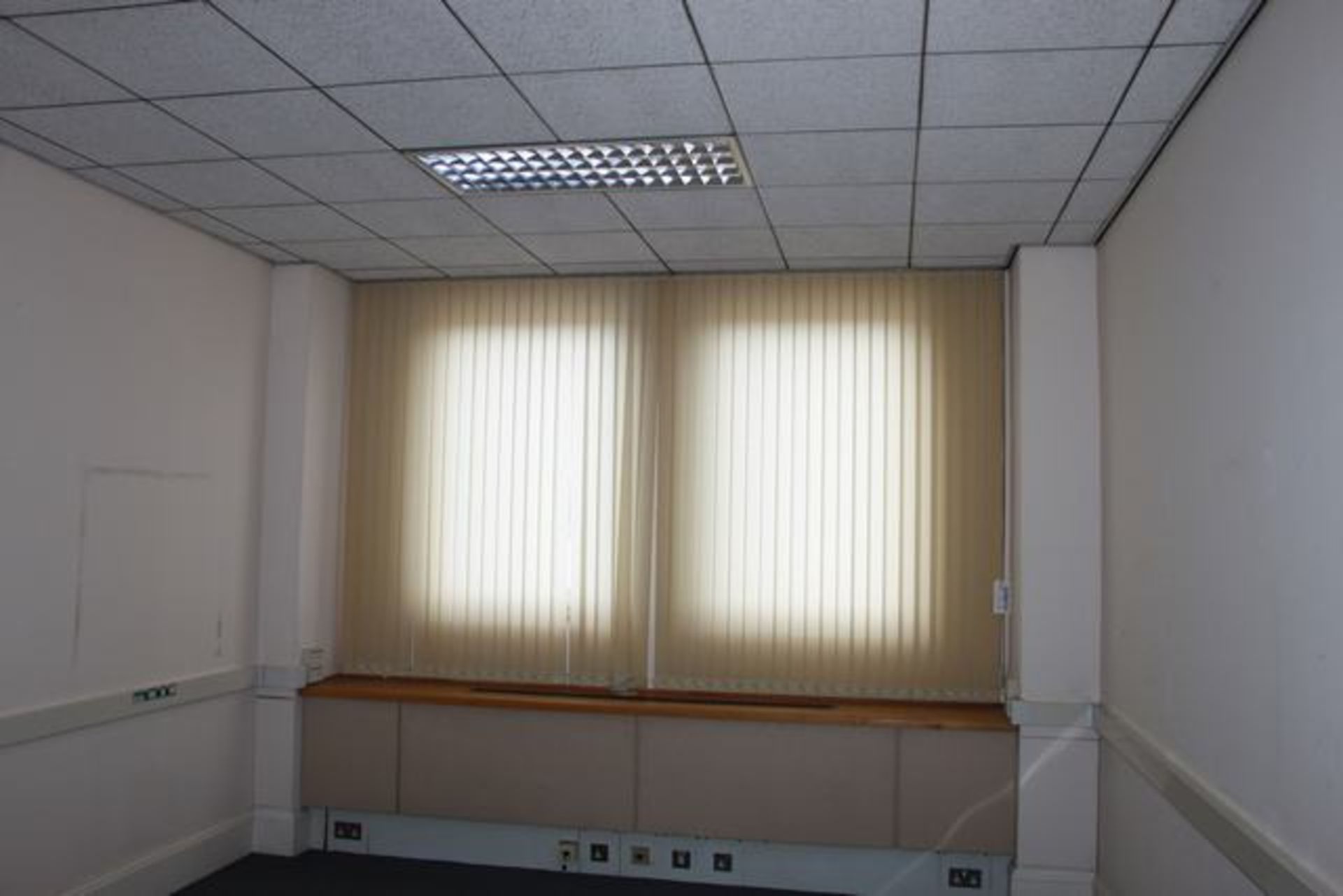 Vertical blind cream 3400mm x 2000mm complete with robust aluminium head rail with beaded tilt chain