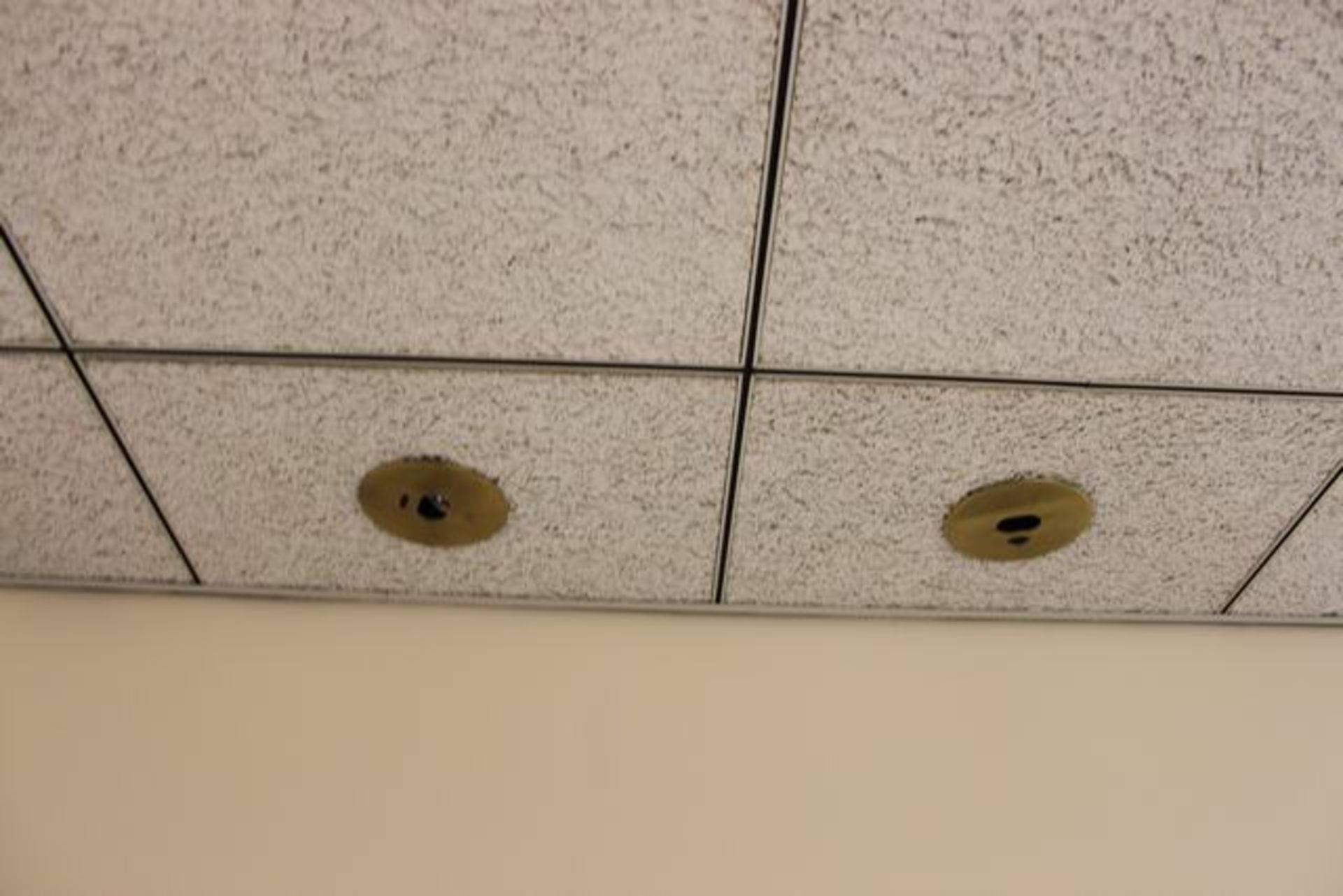 9 x ceiling mount downlight recessed spots >>Lift out charge  10