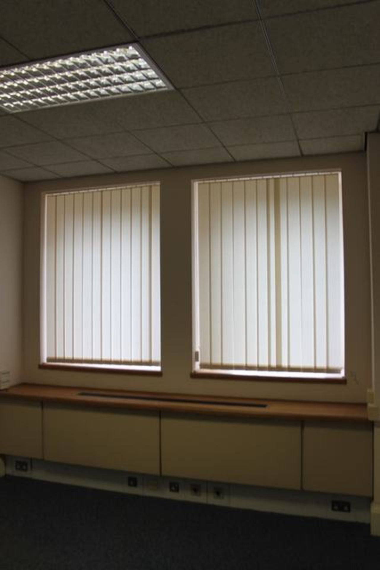 6 x sets vertical blind cream 1300mm x 1800mm complete with robust aluminium head rail with beaded