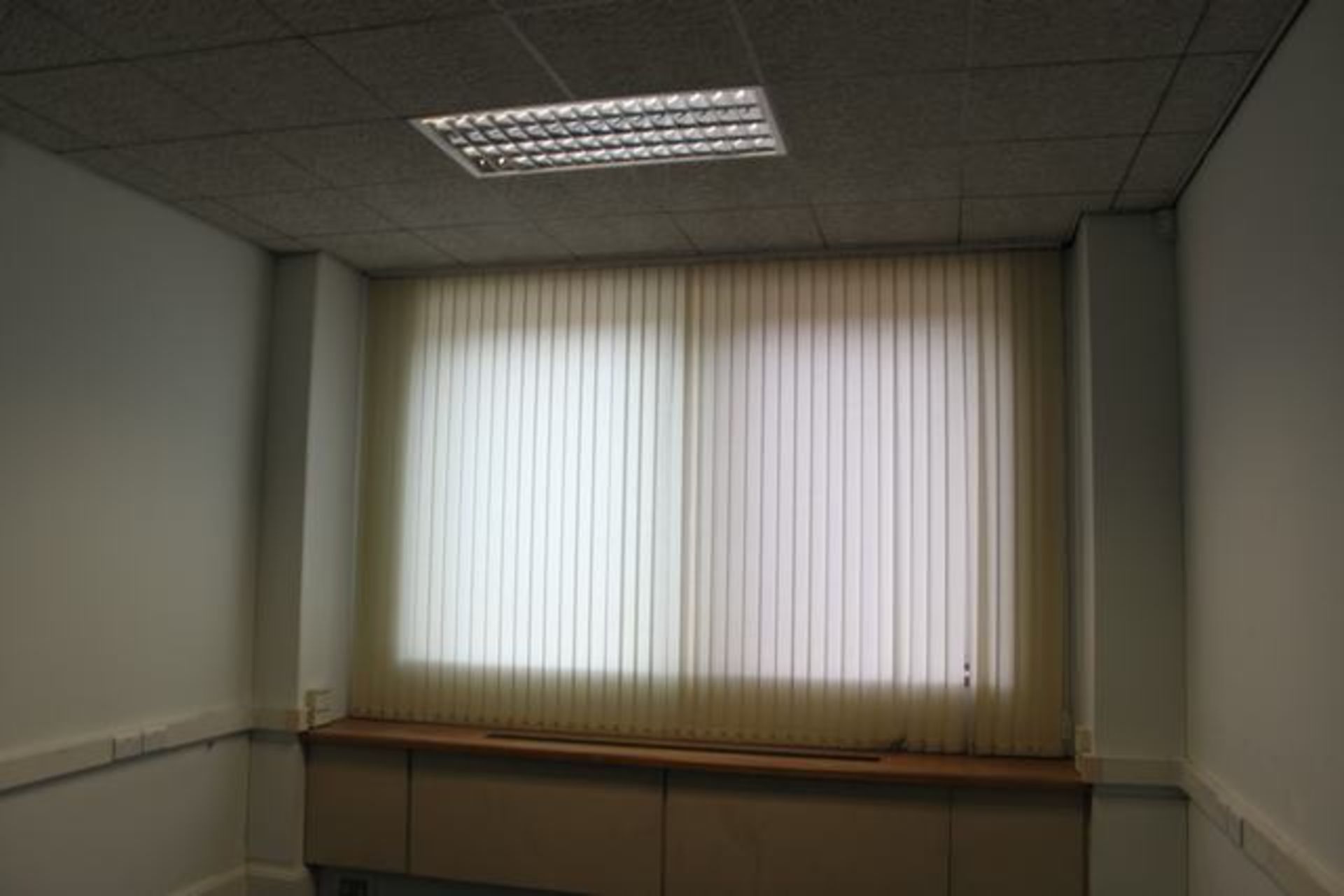 Vertical blind cream 3500mm x 2200mm complete with robust aluminium head rail with beaded tilt chain