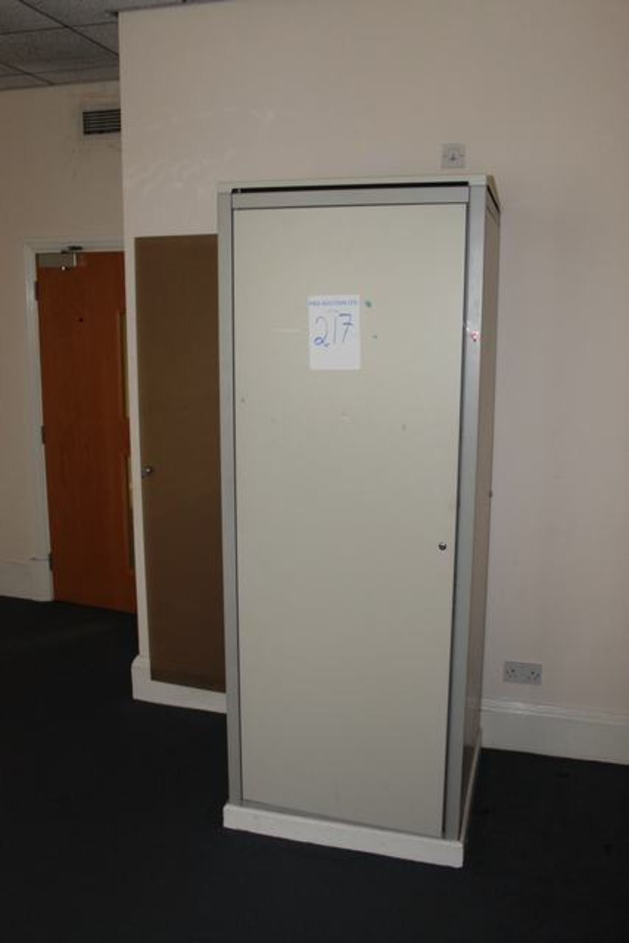 Server rack 780mm x 780mm x 2130mm >>Lift out charge  20