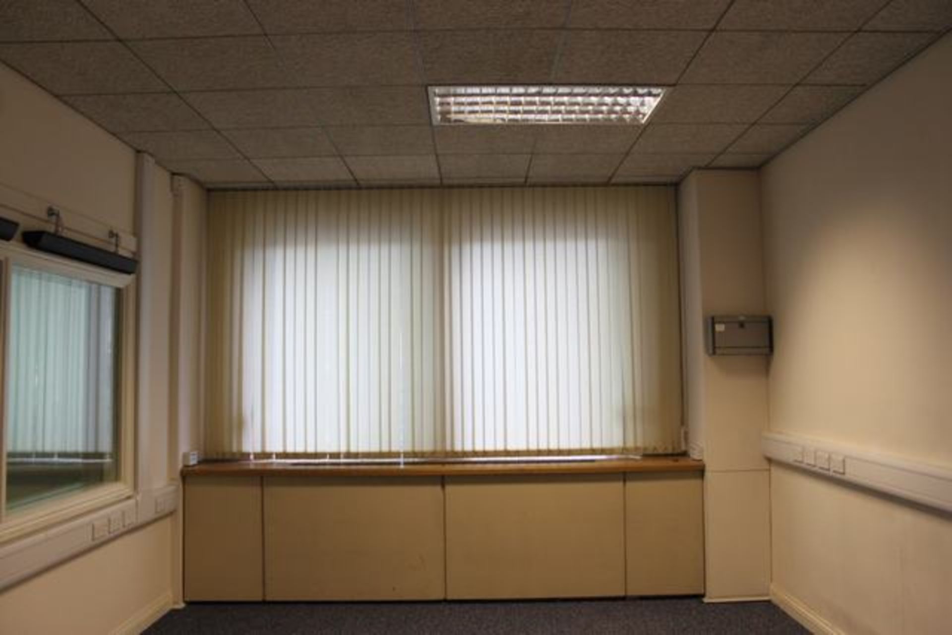 Vertical blind cream 2700mm x 1100mm complete with robust aluminium head rail with beaded tilt chain