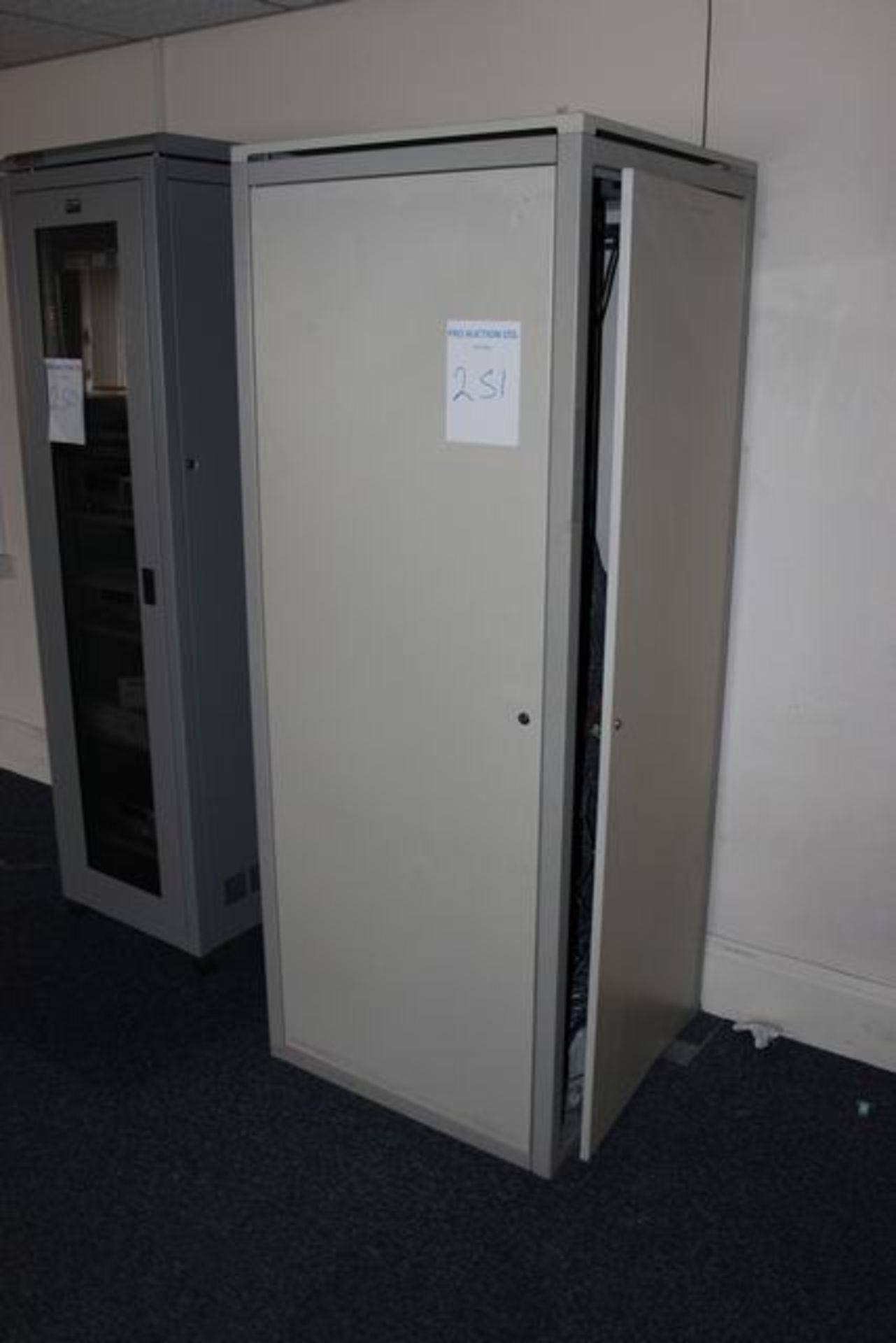 Server rack 790mm x 790mm x 2050mm >>Lift out charge  20