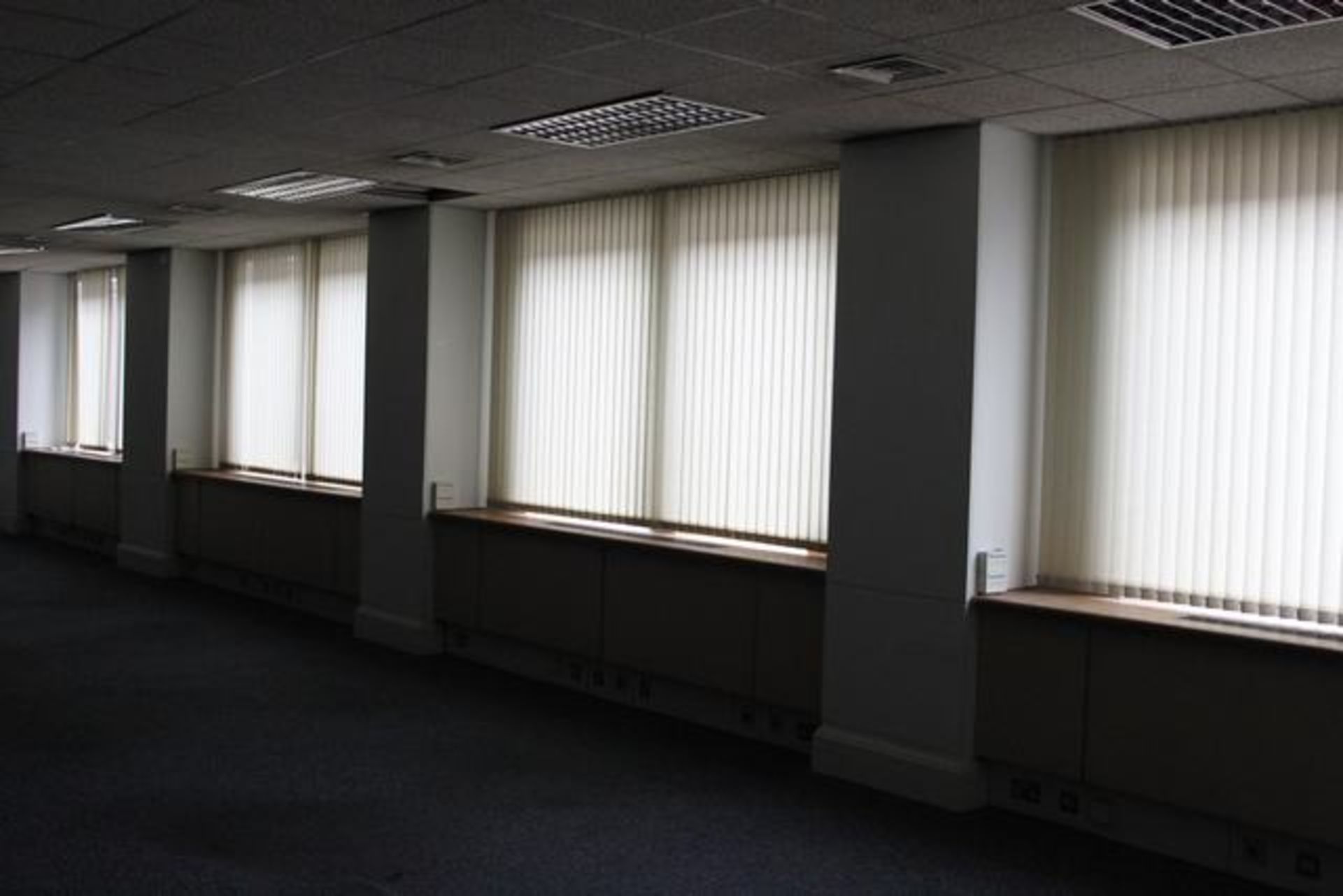4 x sets blinds 1200mm x 1800mm >>Lift out charge  5