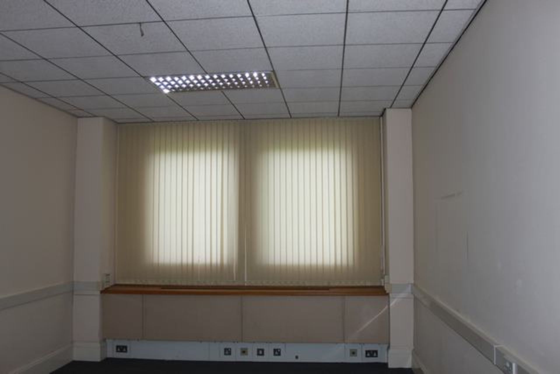 Vertical blind cream 3400mm x 2000mm complete with robust aluminium head rail with beaded tilt chain