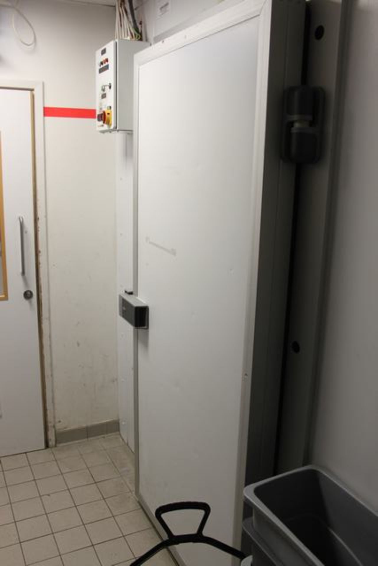 Walk in freezer complete with racking and Searle twin fan evaporator 2500mm x 3500mm x 2400mm - Image 2 of 6