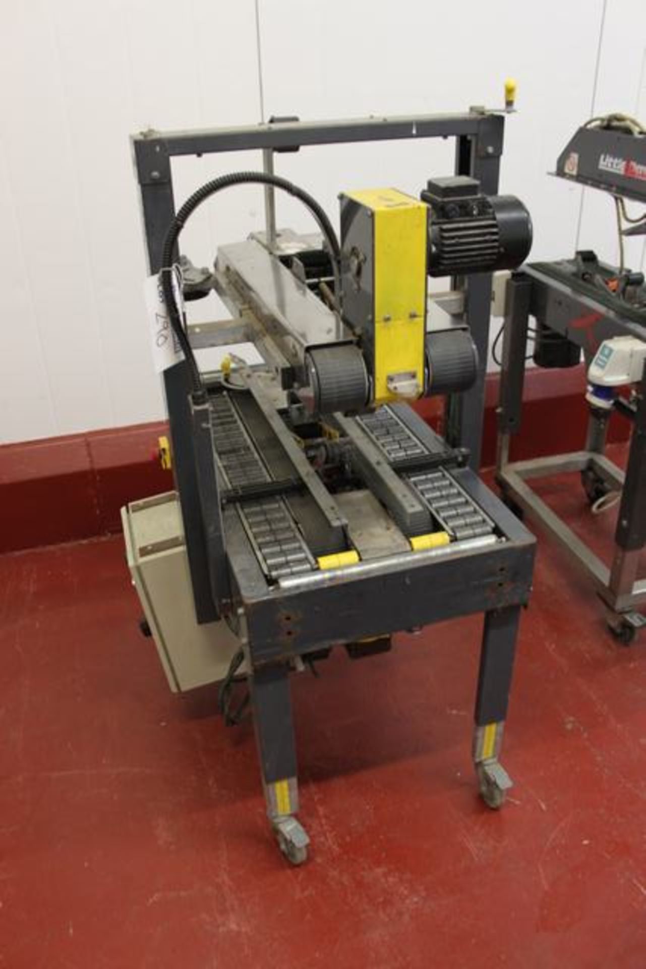 SIAT SM2 case taper top and bottom tape sealer with top and bottom drive belts 70mm wide twin top