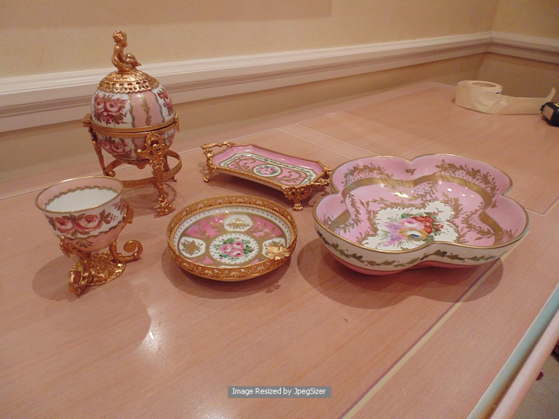 A set of five pieces of Limoges porcelain objets d'art - Image 4 of 4