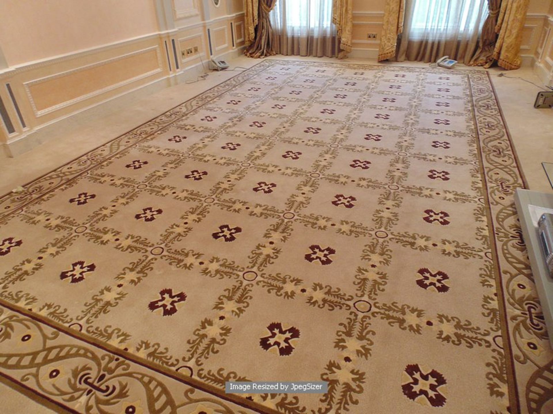 A sumptuous 100% pure new wool carpet 5.2m x 4.8m beige field with symmetrical pattern Italian - Image 2 of 2