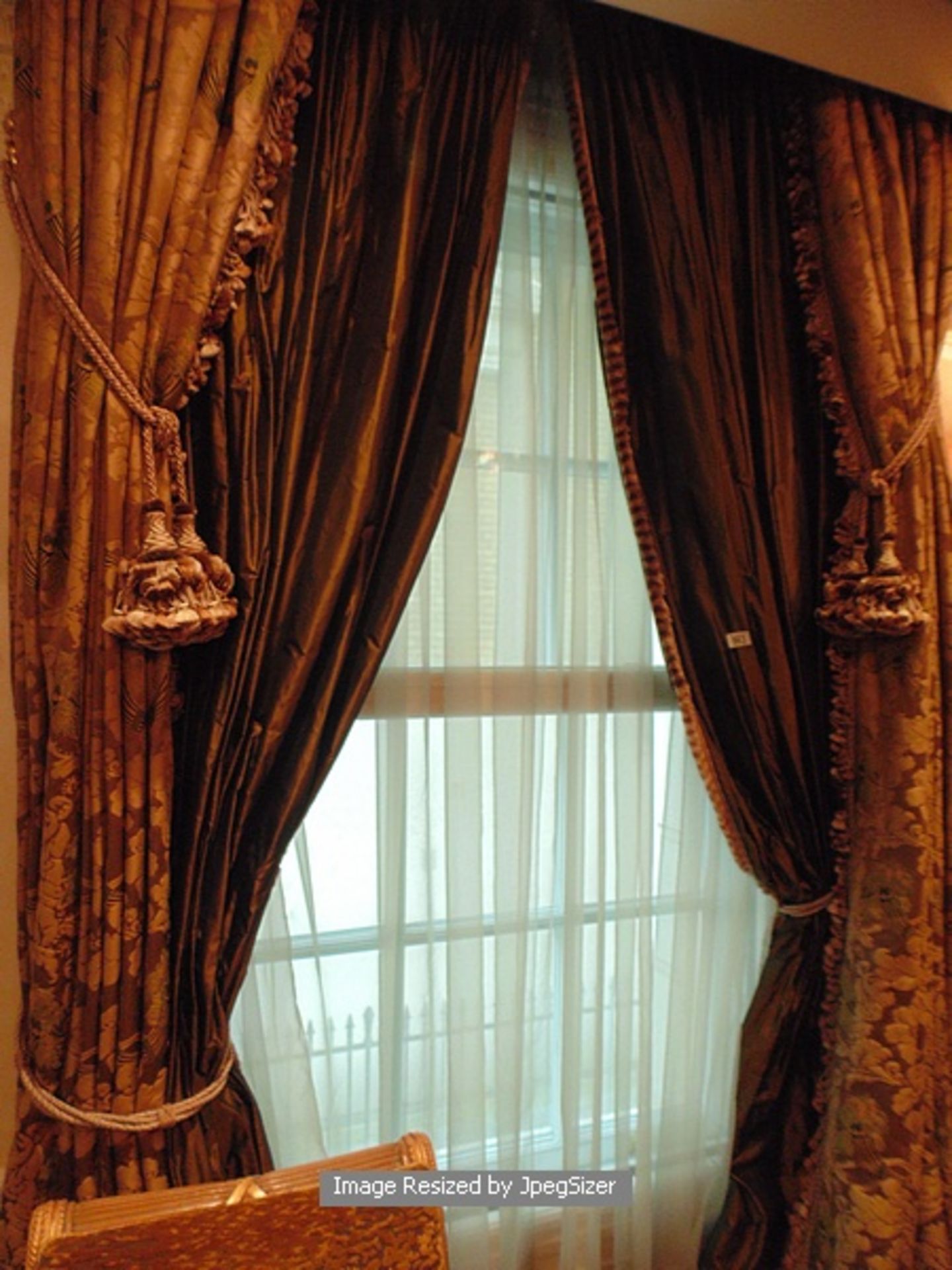 A pair of gold curtains supplied by Jacquard, gold fabric from Marvi complete with decorated - Image 8 of 8