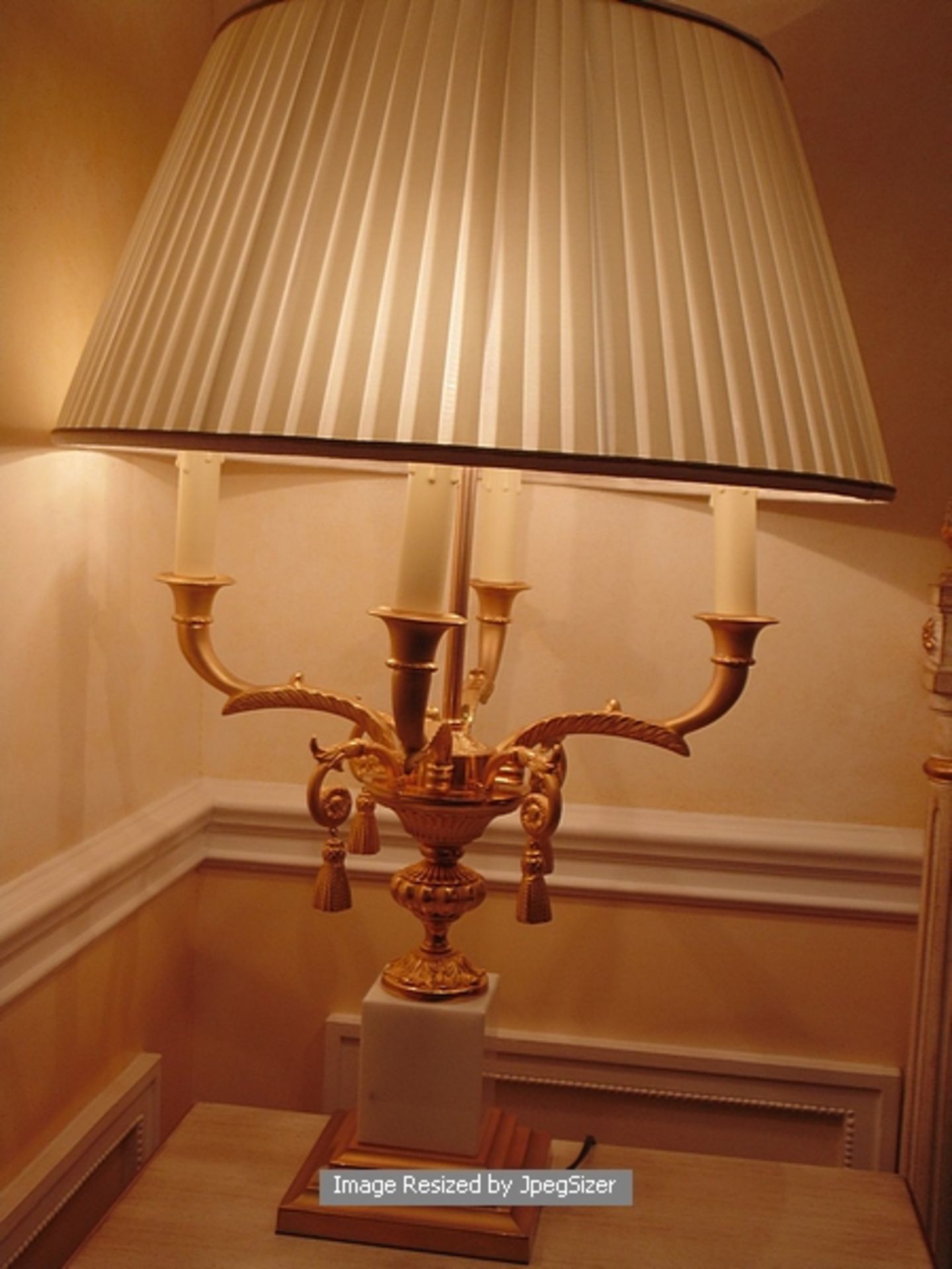 A pair of Laudarte Venere table lamps, made of bronze castings with Statuario white marble part