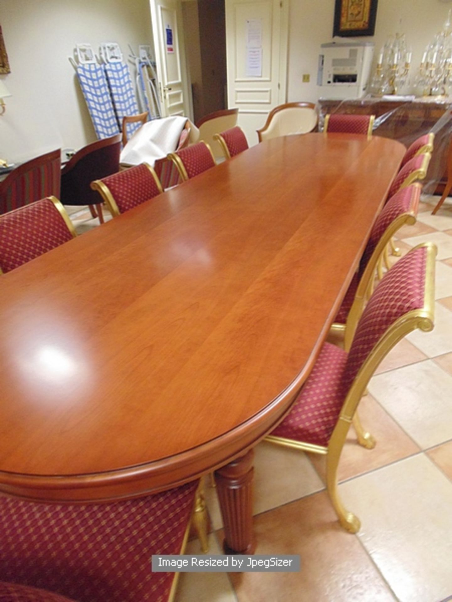 A Georgian style mahogany dining table, the rectangular shape with D-shaped overlapping ends - Image 6 of 7