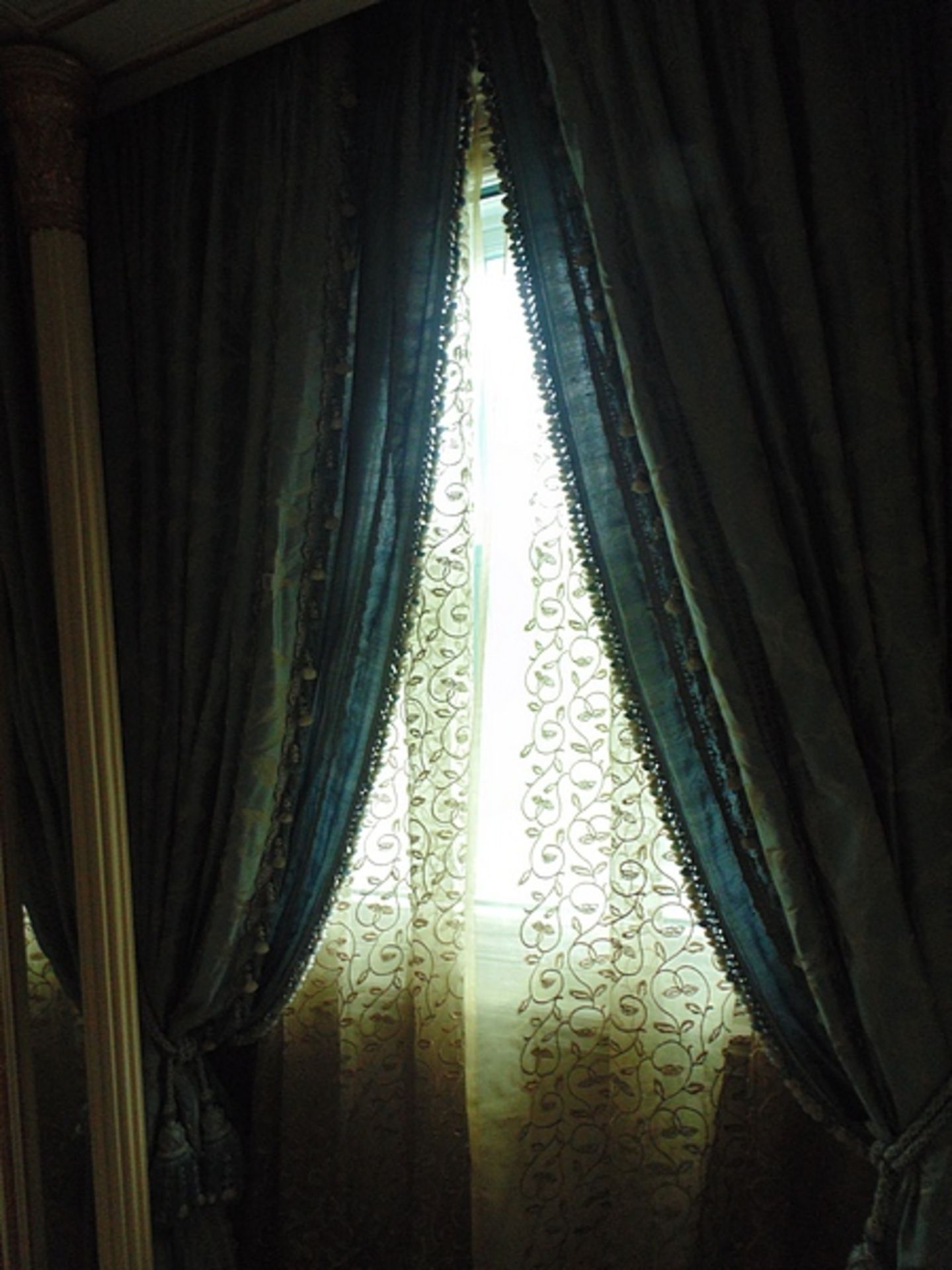 A pair of blue and gold curtains supplied by Jacquard, blue and gold fabric from Marvi complete with - Image 2 of 2