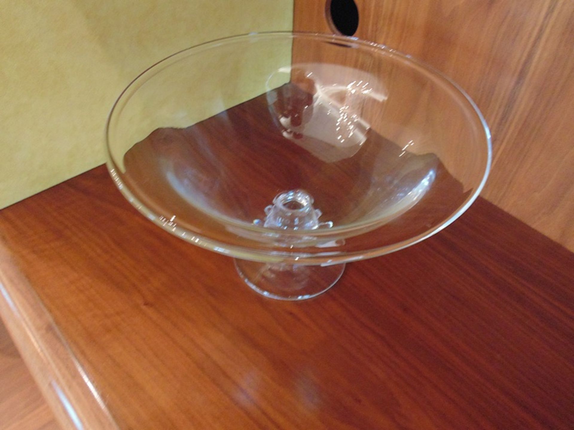 Glass footed fruit bowl 280mm wide x 165mm tall - Image 2 of 2