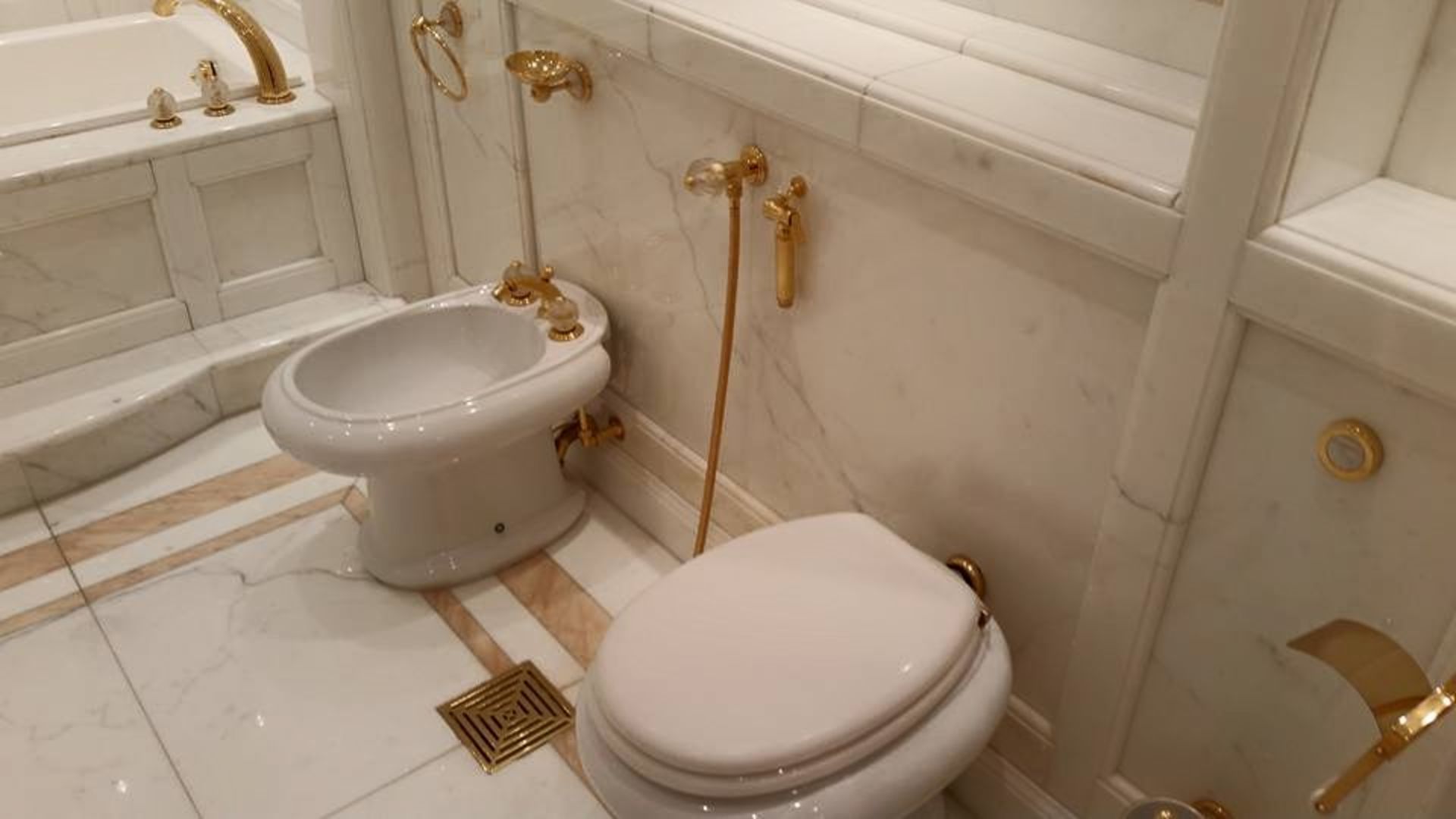 Ensuite bath, vanity unit, bidet and WC bathroom accessories and furniture from Baldi Home Jewels - Image 2 of 6
