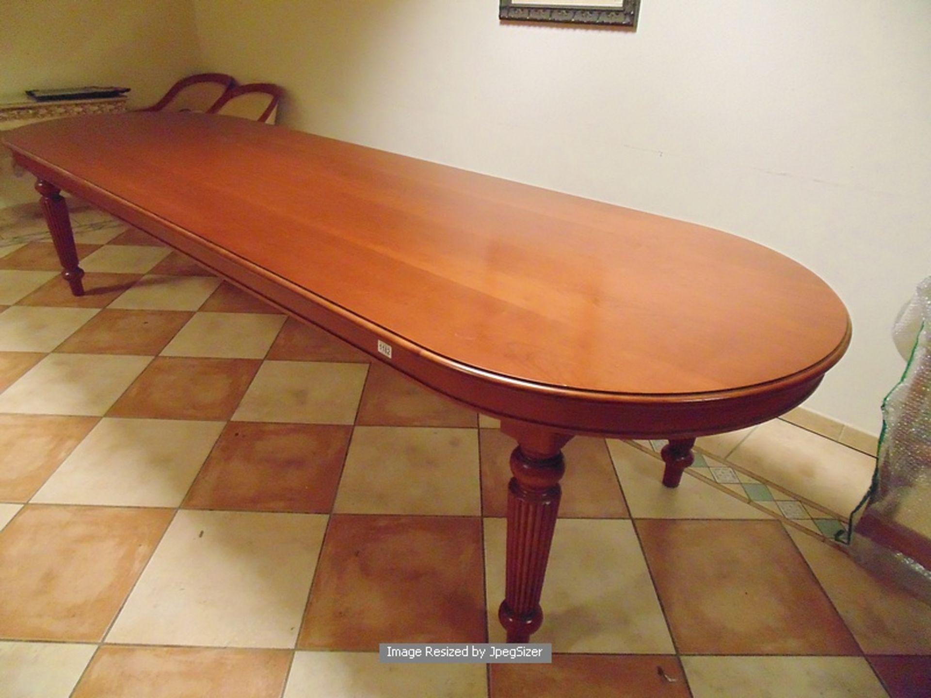 A Georgian style mahogany dining table, the rectangular shape with D-shaped overlapping ends - Image 3 of 7