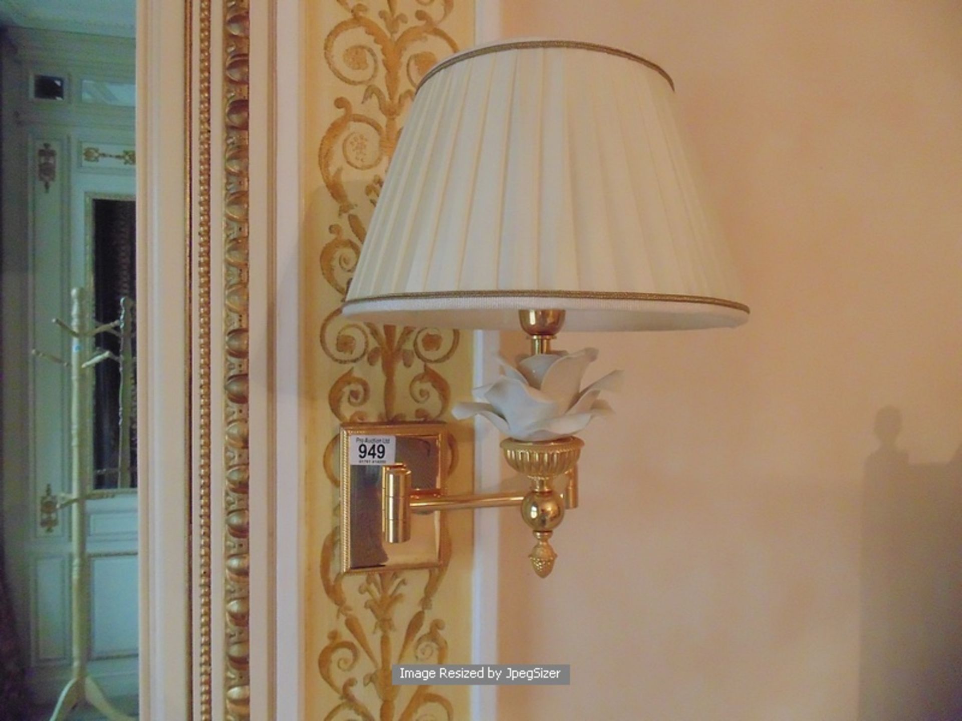 Laudarte T420 cantilever wall sconces bronze castings, with Capodimonte roses in white 24ct. gold