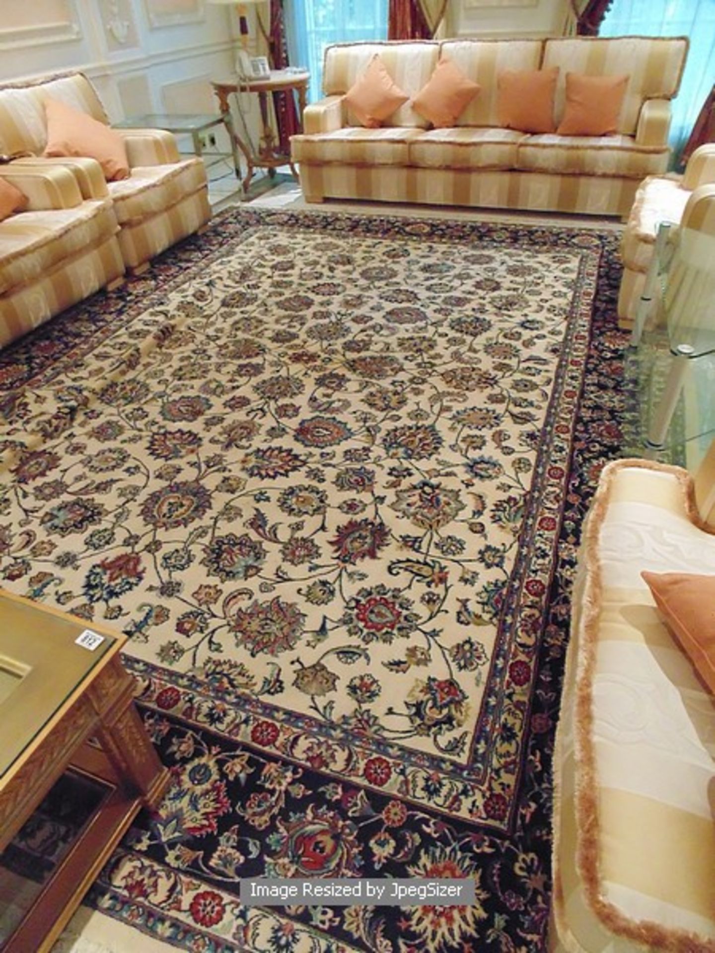 A sumptuous 100% pure new wool carpet 4m x 3m cream field classic with arabesque decoration - Image 2 of 2