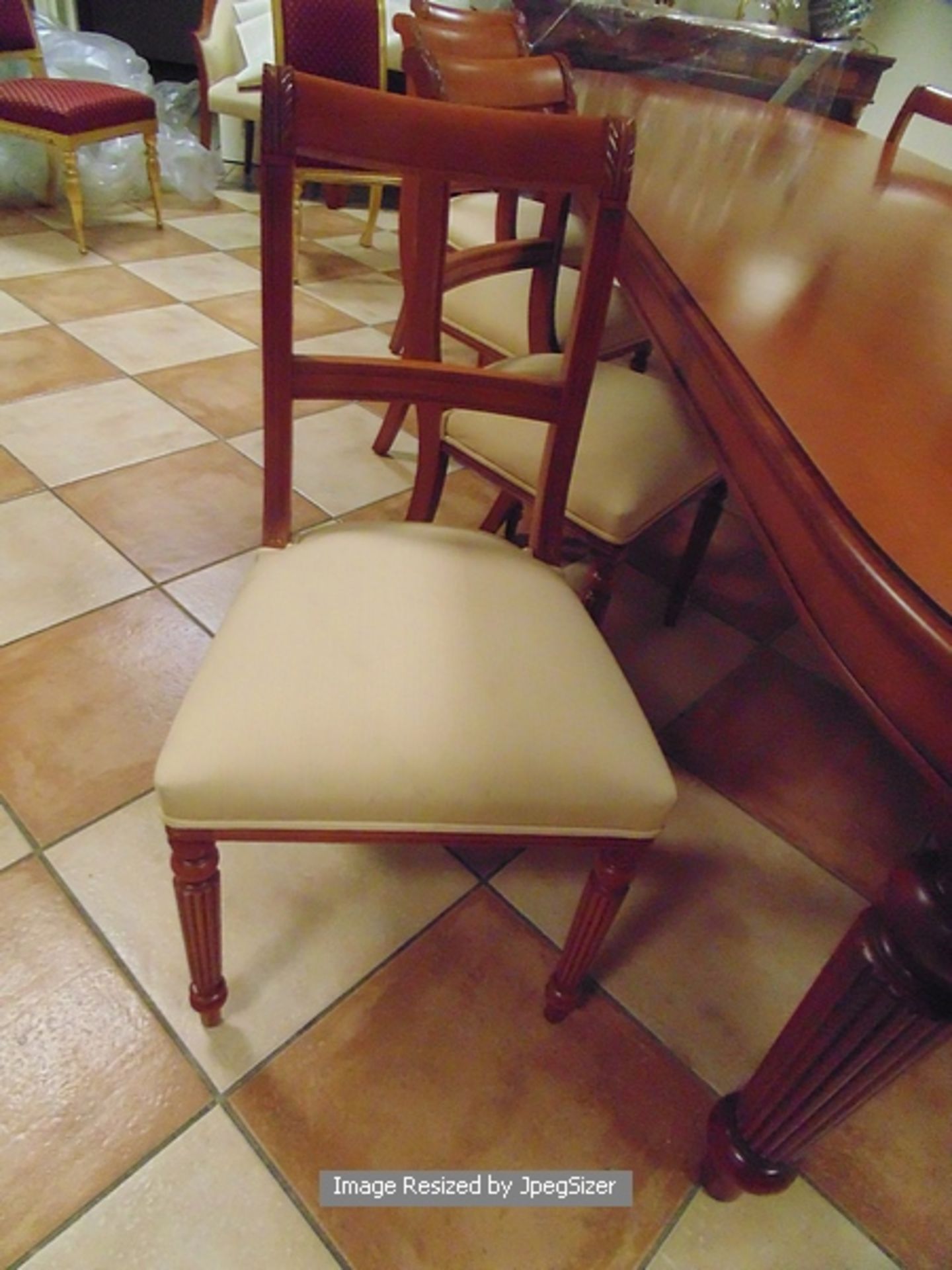 A Georgian style mahogany dining table, the rectangular shape with D-shaped overlapping ends - Image 3 of 5