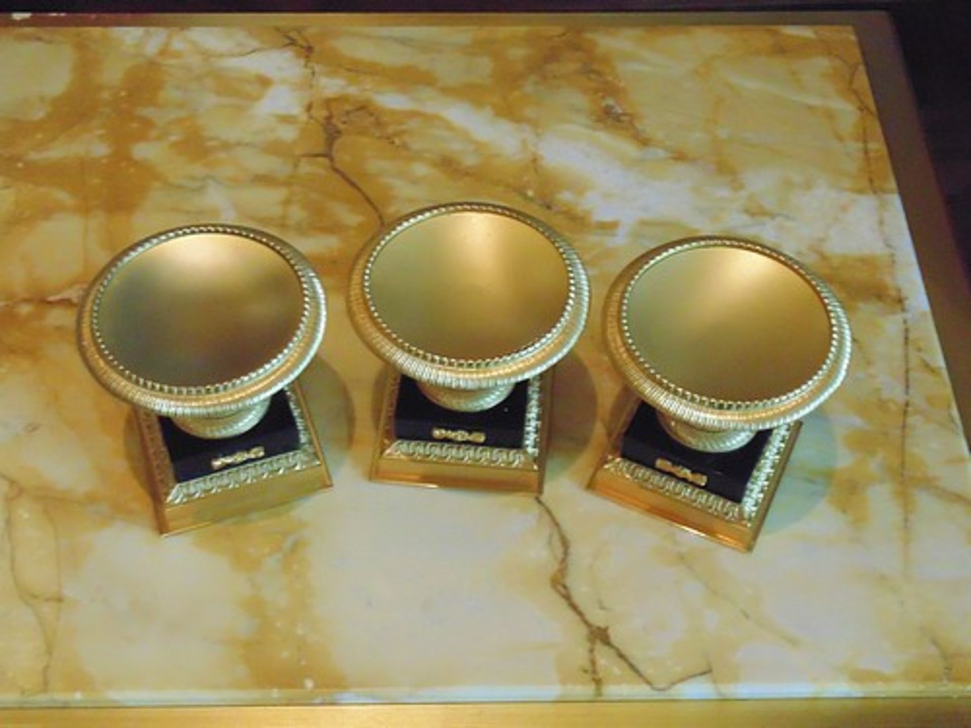 A set of 3 x French Empire style Tazza on marble base, a single gilded bronze mounted on a square - Image 4 of 6