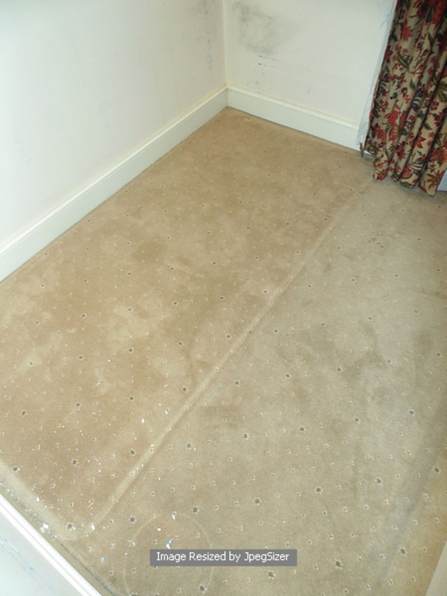 100% pure new wool carpet 5m x 3m brown and cream with a repeating pattern throughout - Image 2 of 2